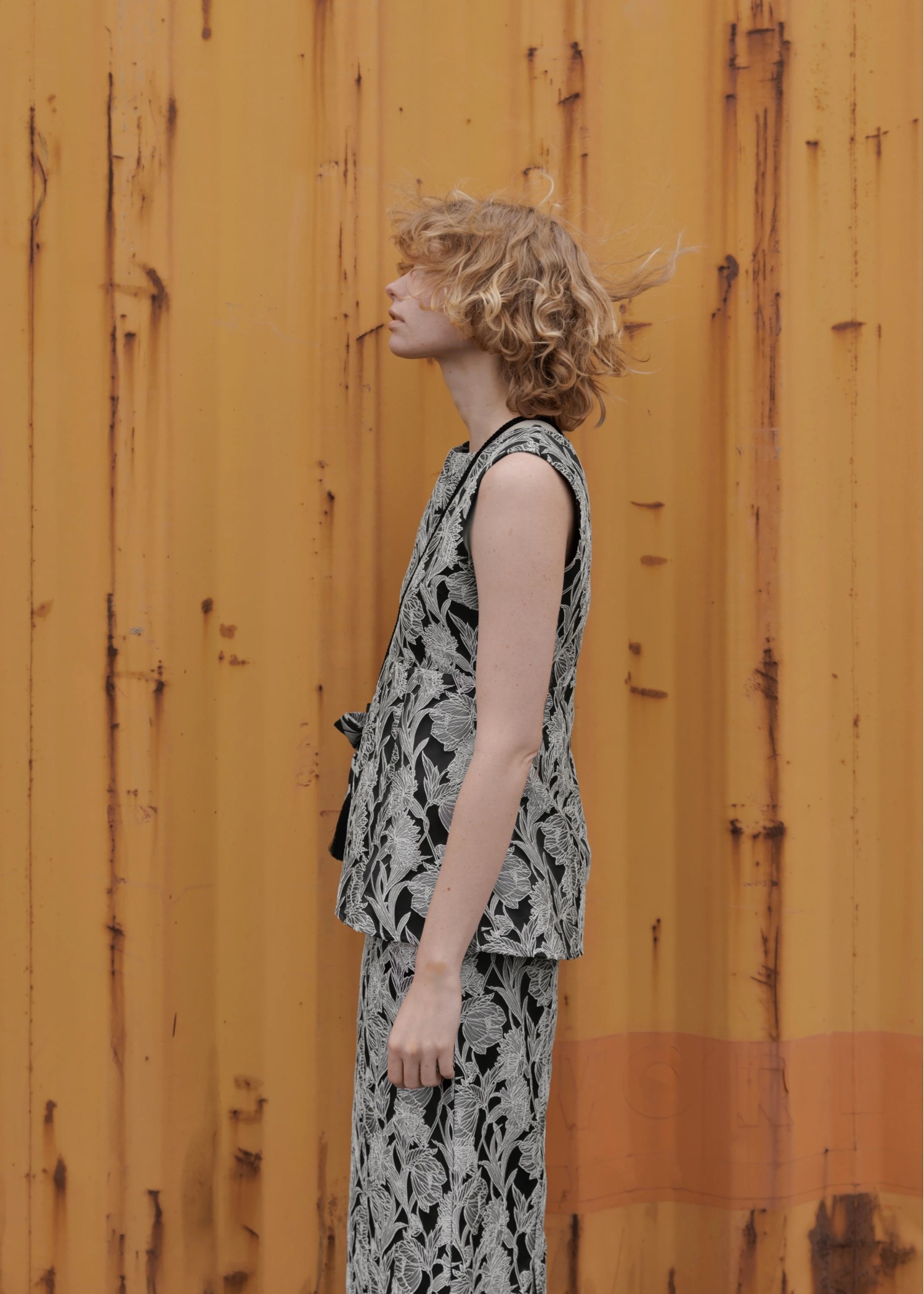 monotone jacquard no sleeve peplum TOPS