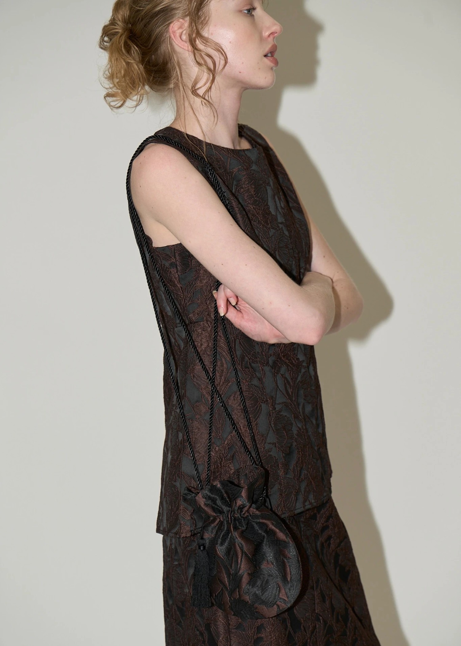 monotone jacquard no sleeve peplum TOPS