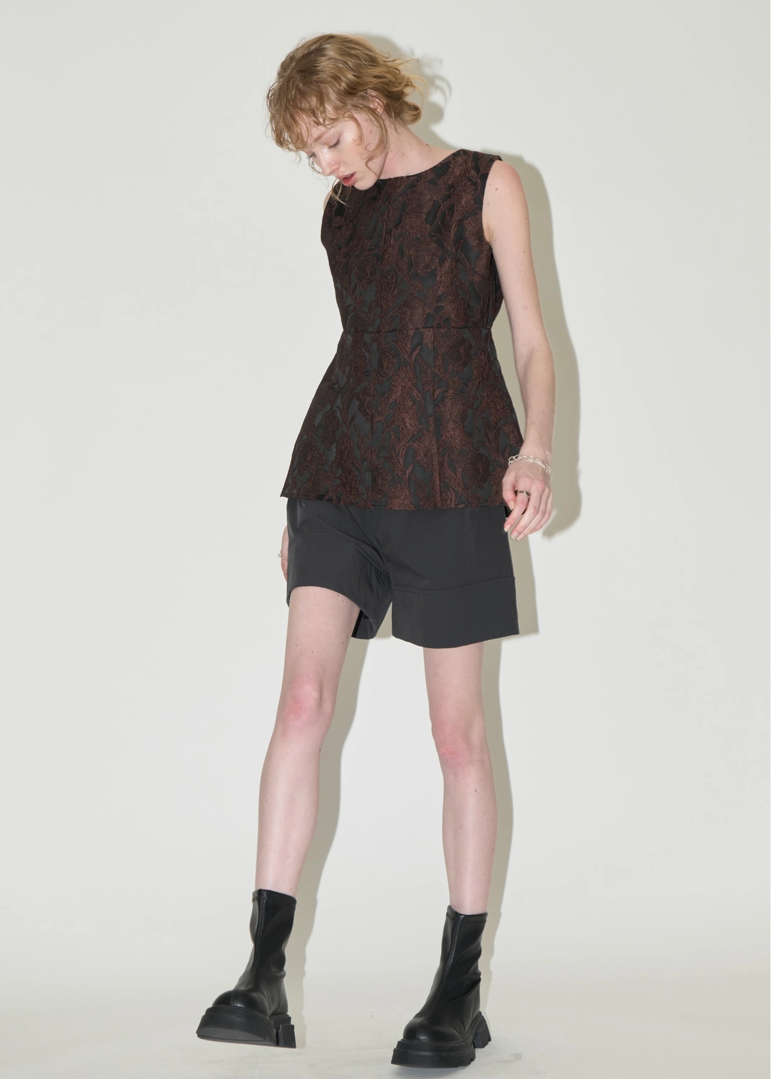 monotone jacquard no sleeve peplum TOPS
