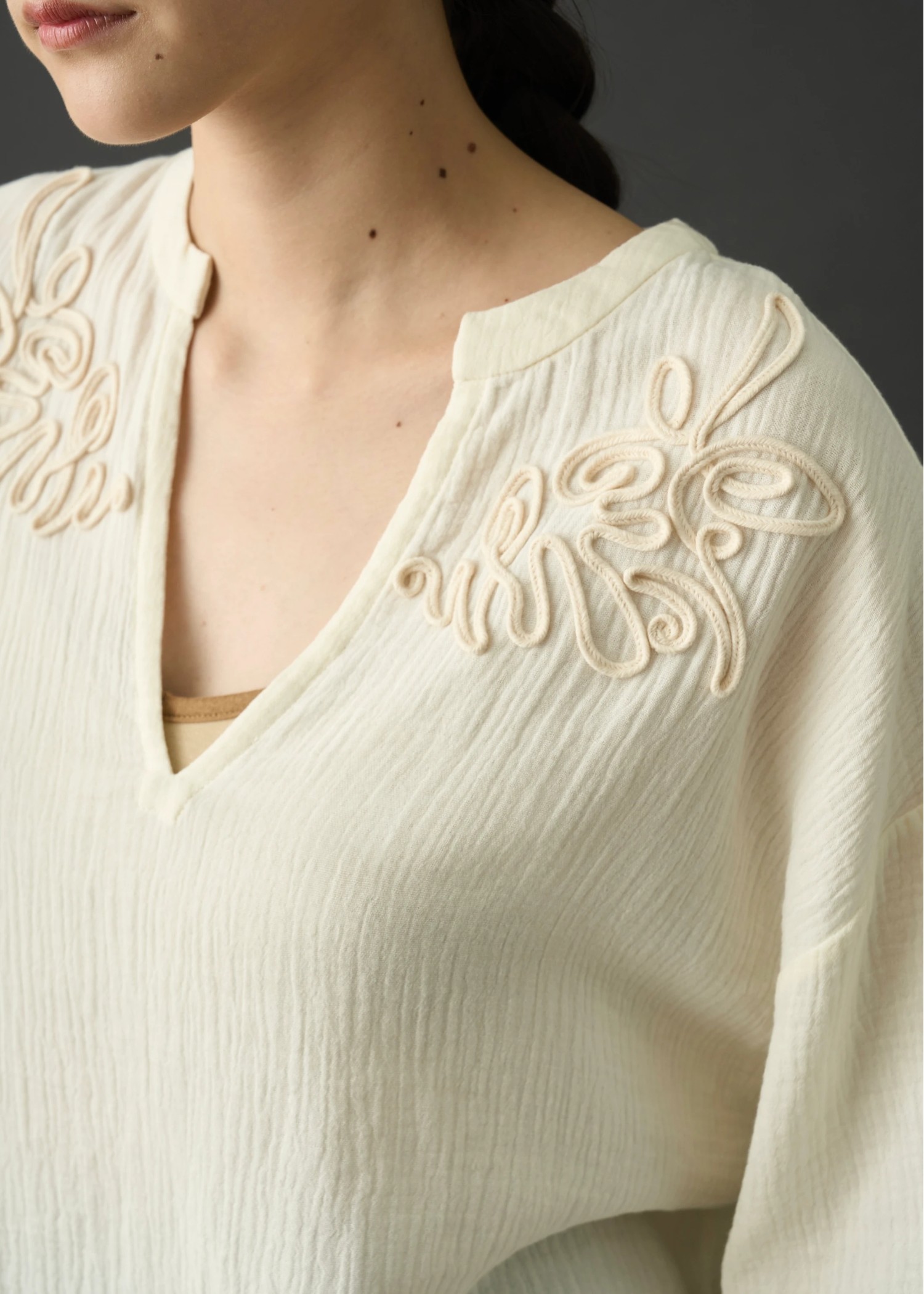 cord embroidery pleats sleeve double gaze tops