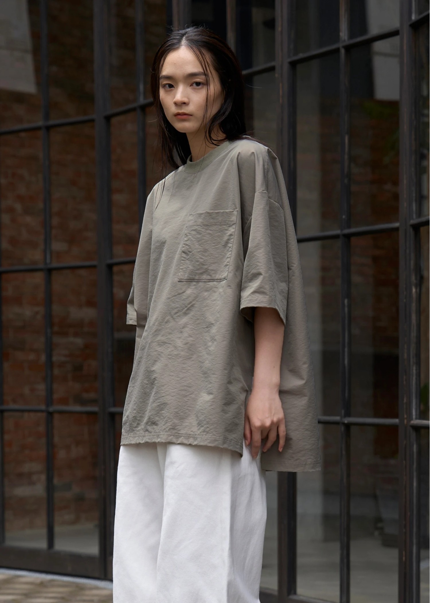 selectable size chest pocket woven T-shirt