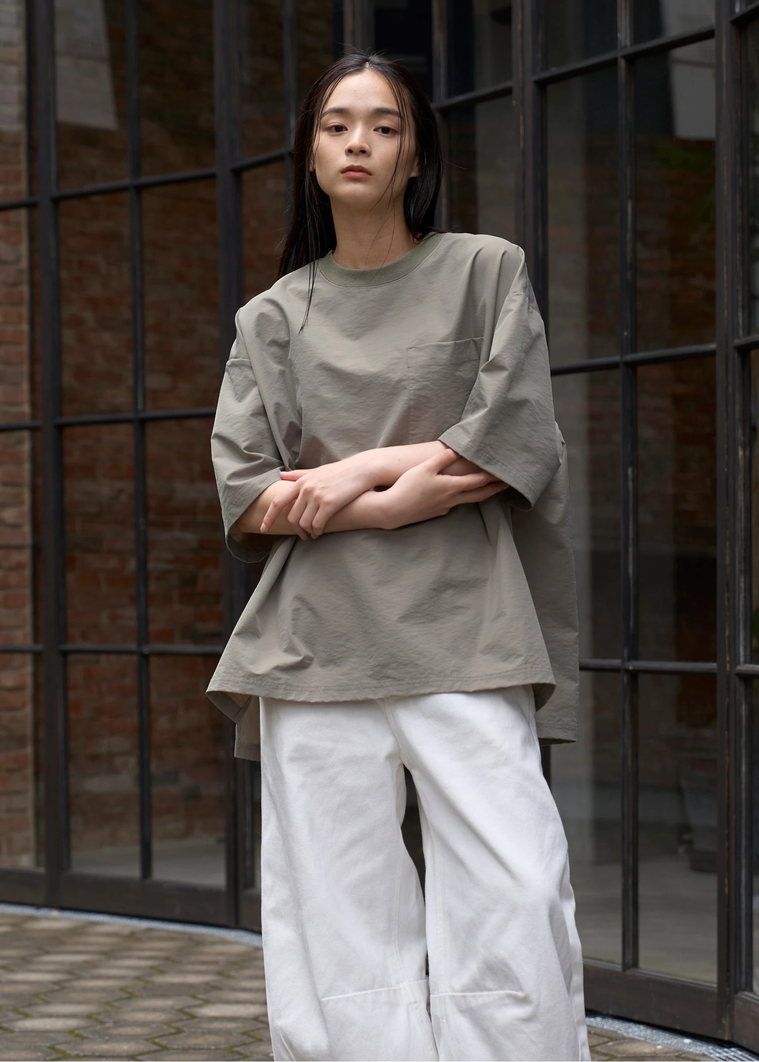 selectable size chest pocket woven T-shirt