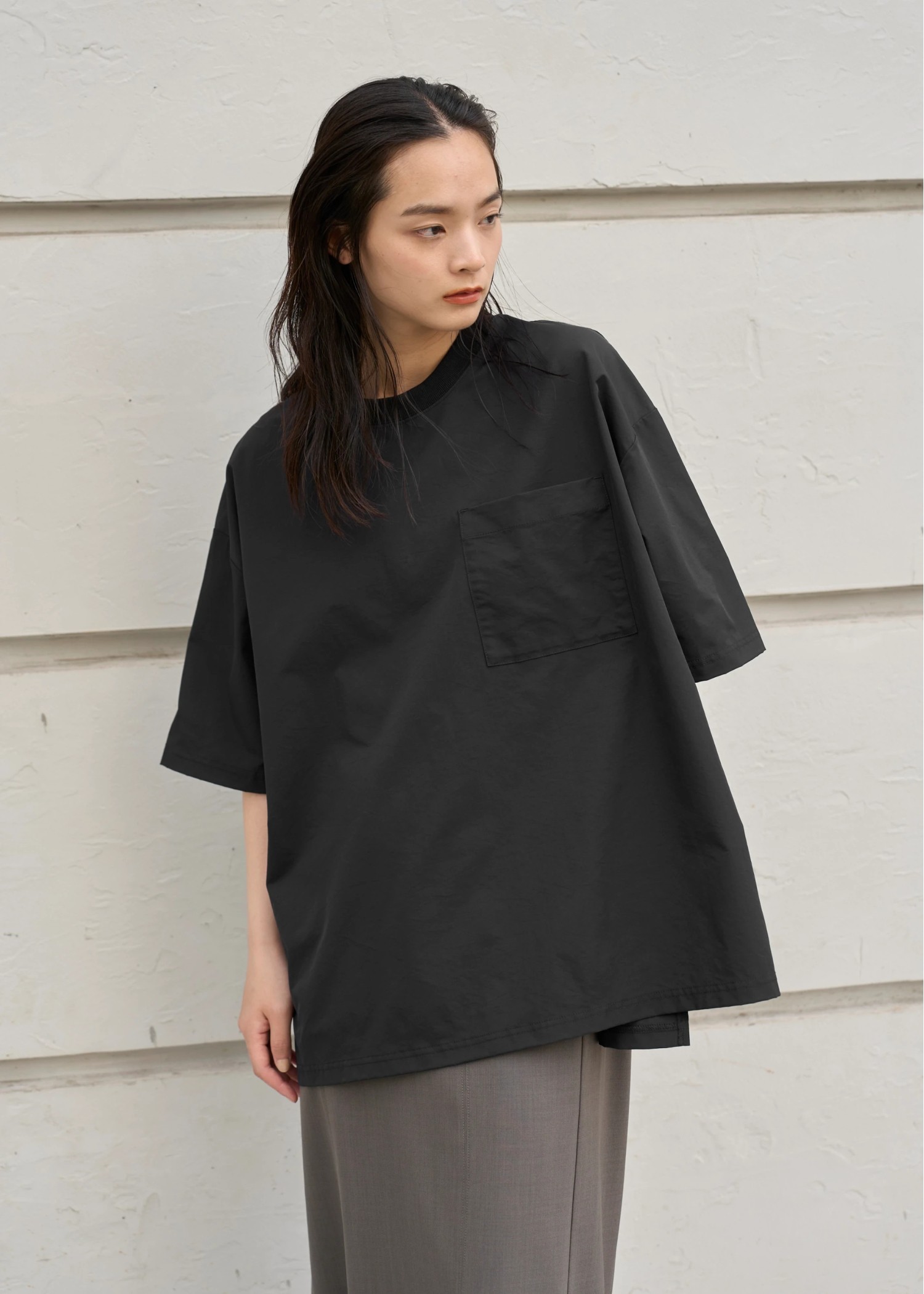 selectable size chest pocket woven T-shirt