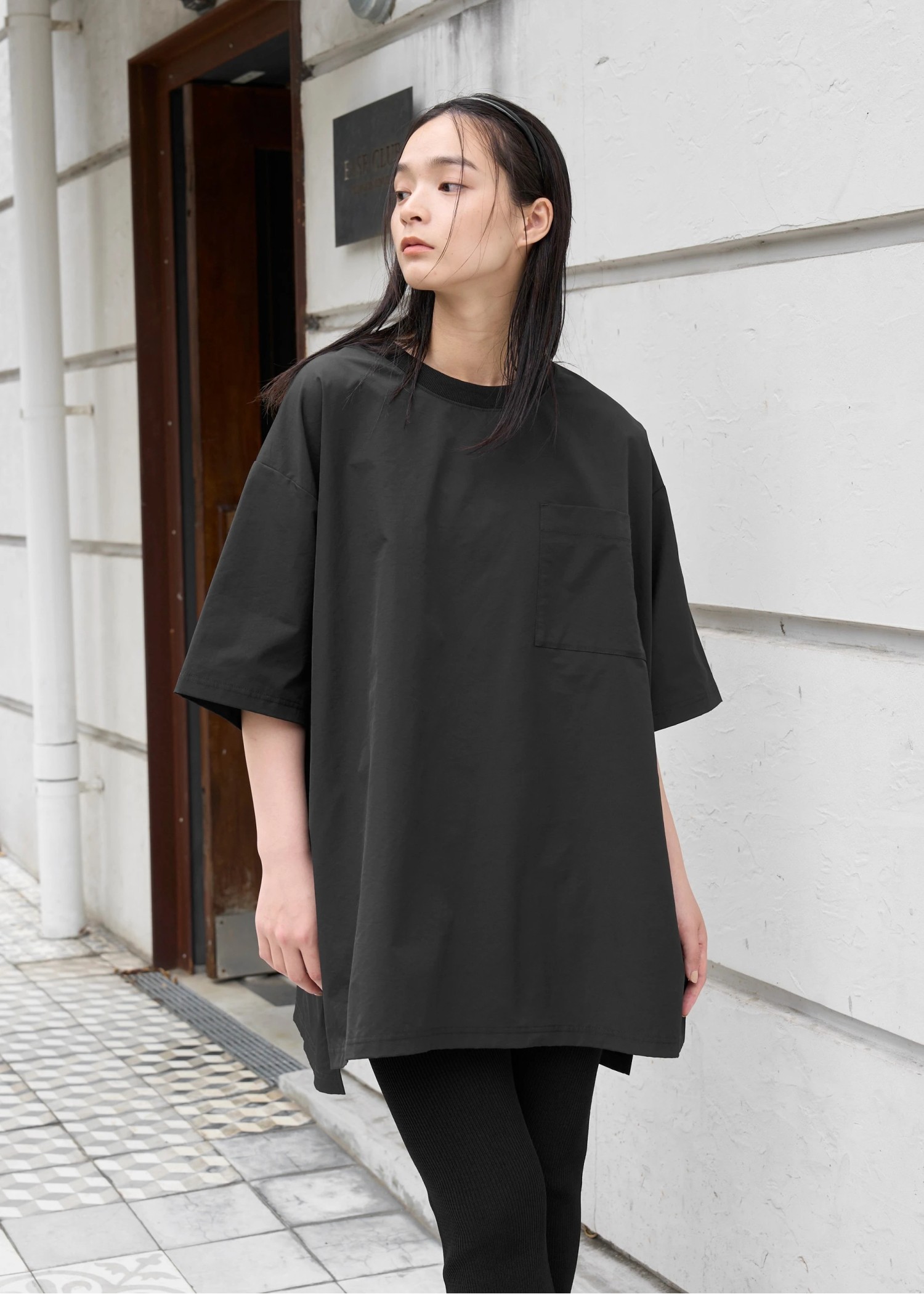 selectable size chest pocket woven T-shirt