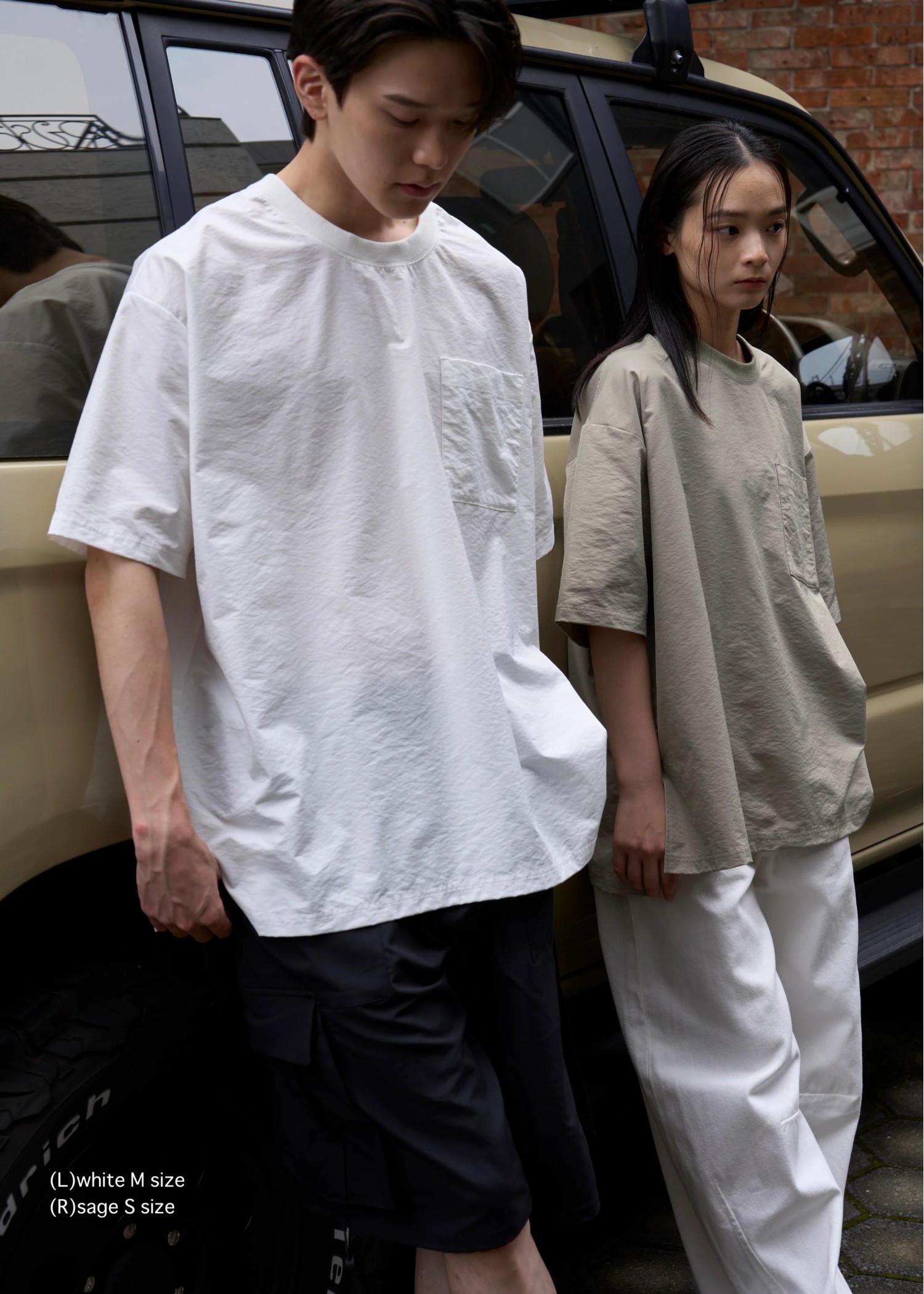 selectable size chest pocket woven T-shirt