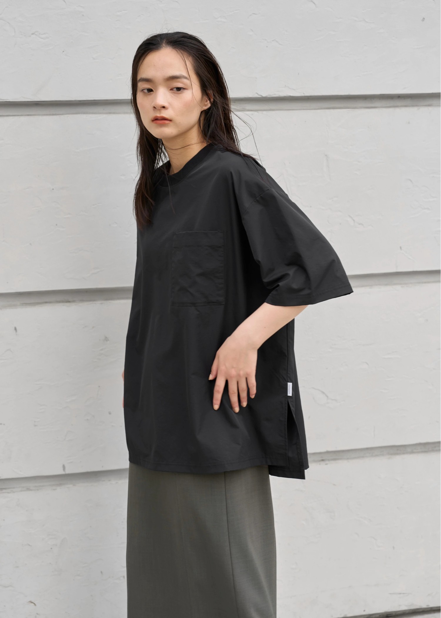 selectable size chest pocket woven T-shirt