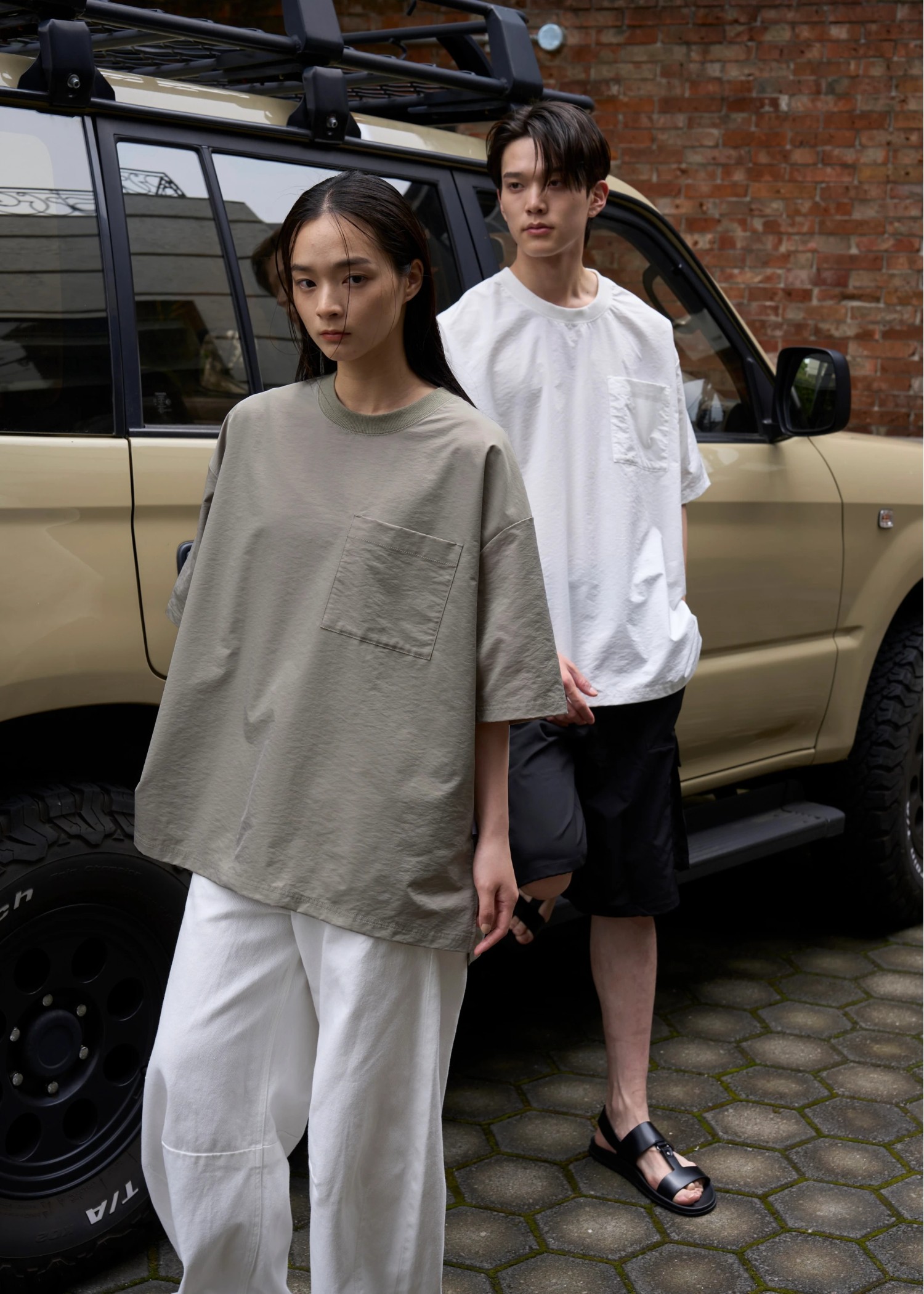 selectable size chest pocket woven T-shirt