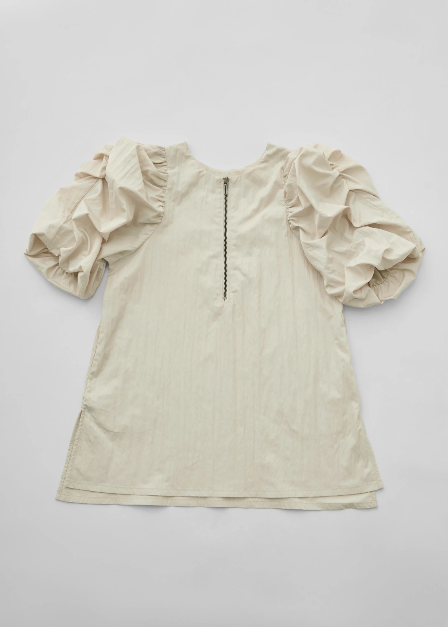 volume gather half sleeve zip BL