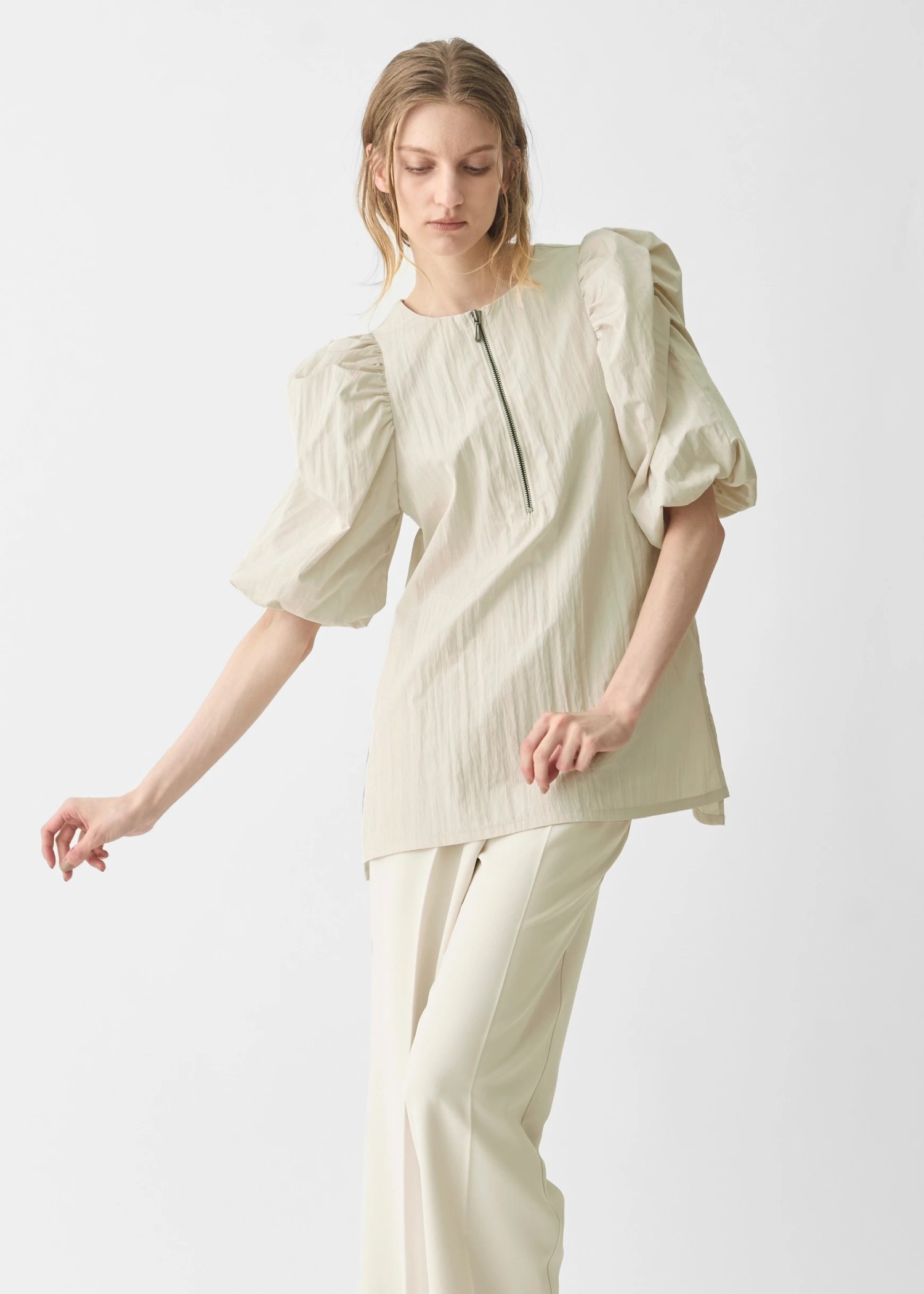 volume gather half sleeve zip BL