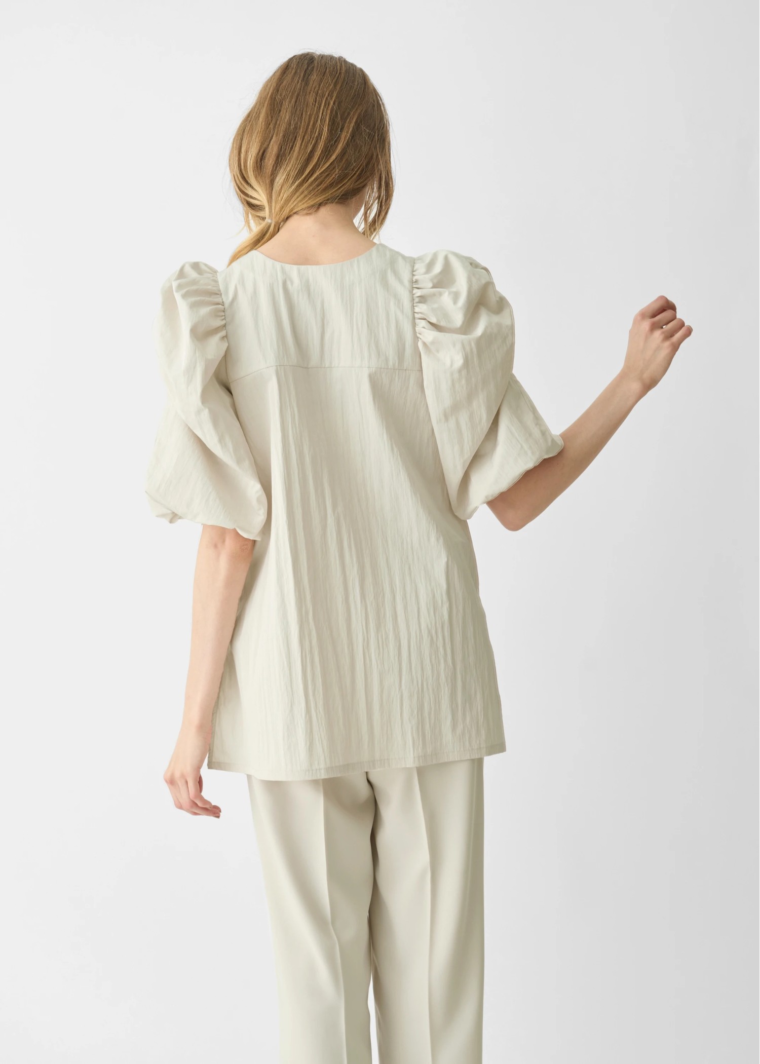 volume gather half sleeve zip BL