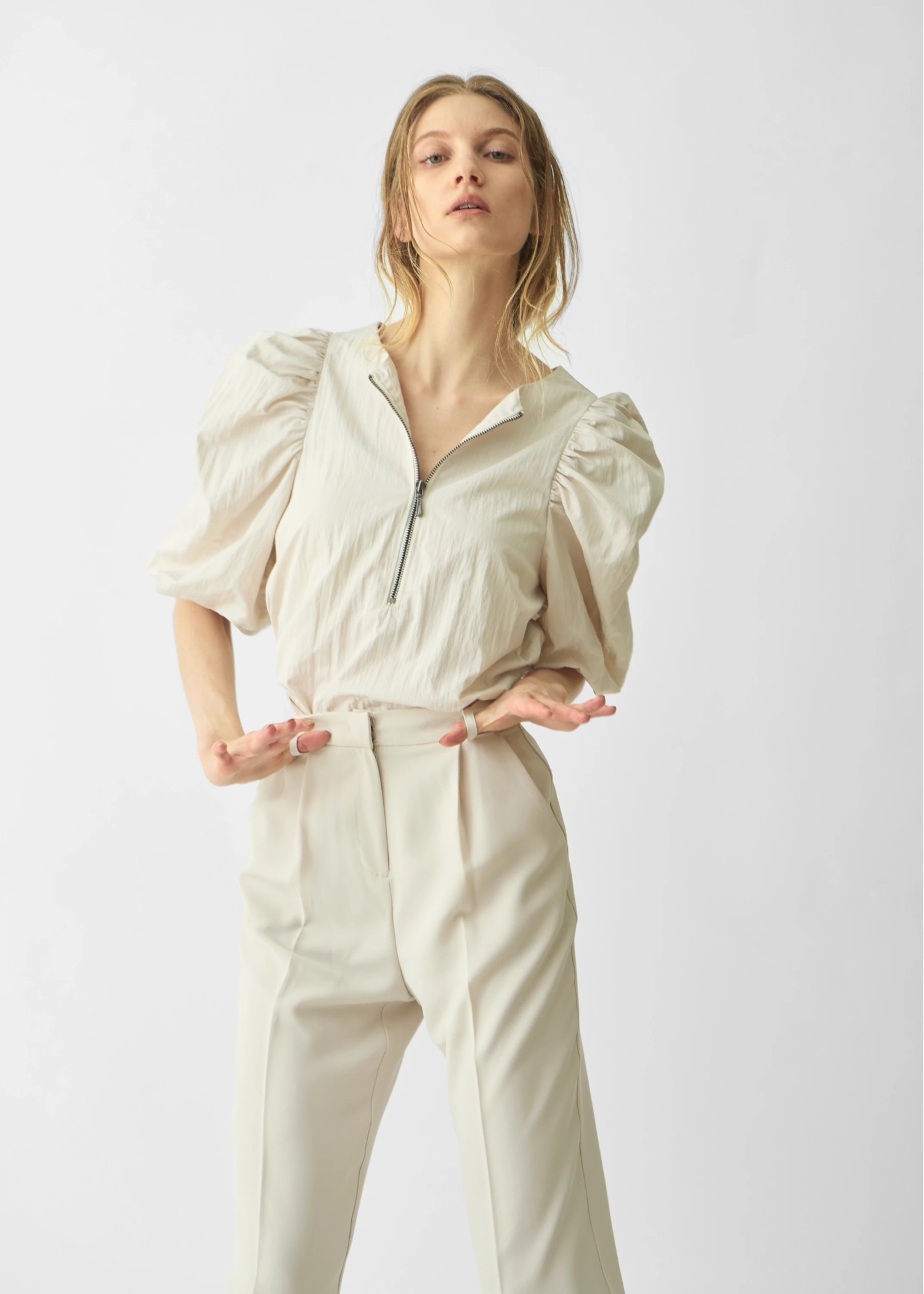 volume gather half sleeve zip BL