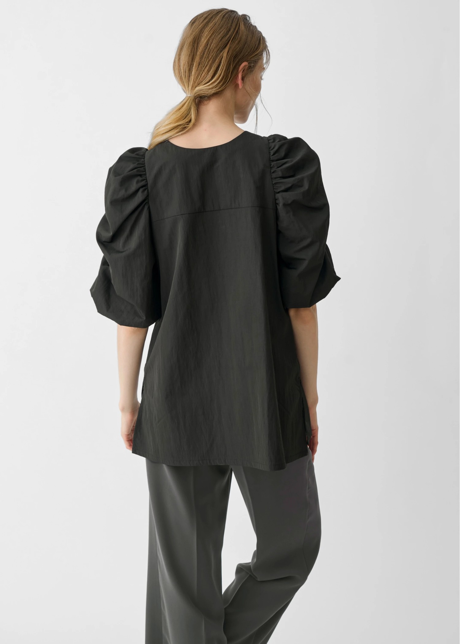 volume gather half sleeve zip BL