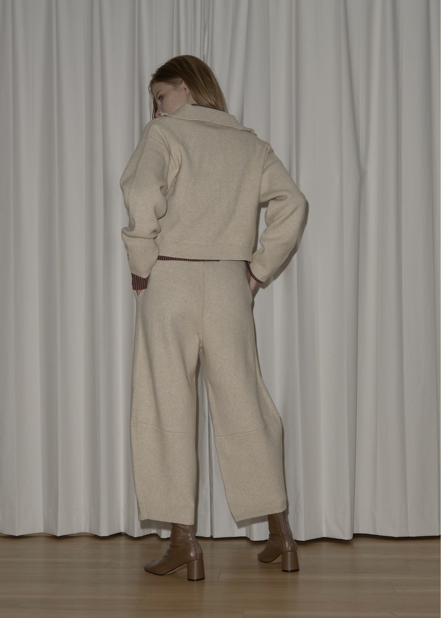 logo embroidery half zip high neck knit