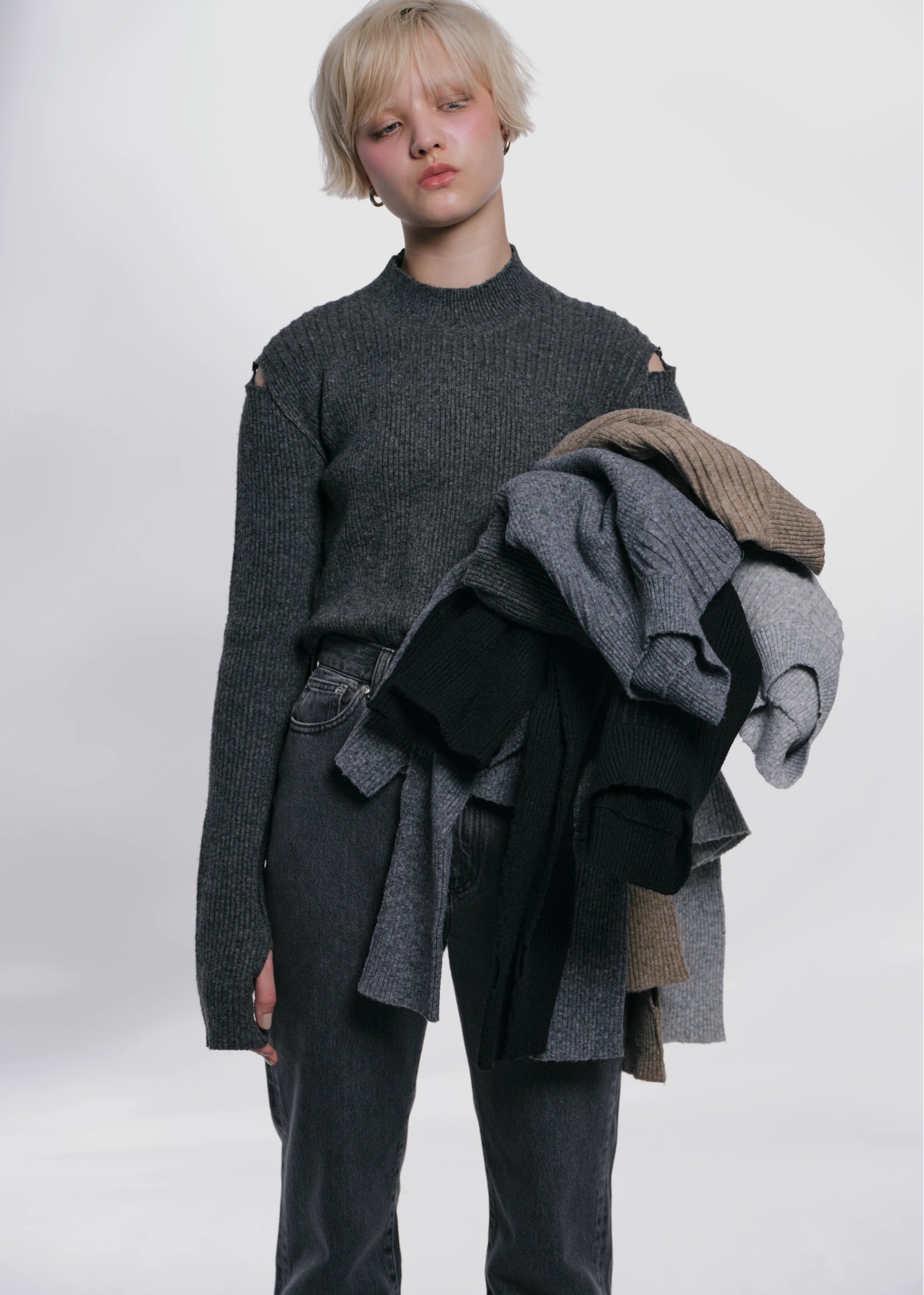 shoulder notch finger hole rib knit