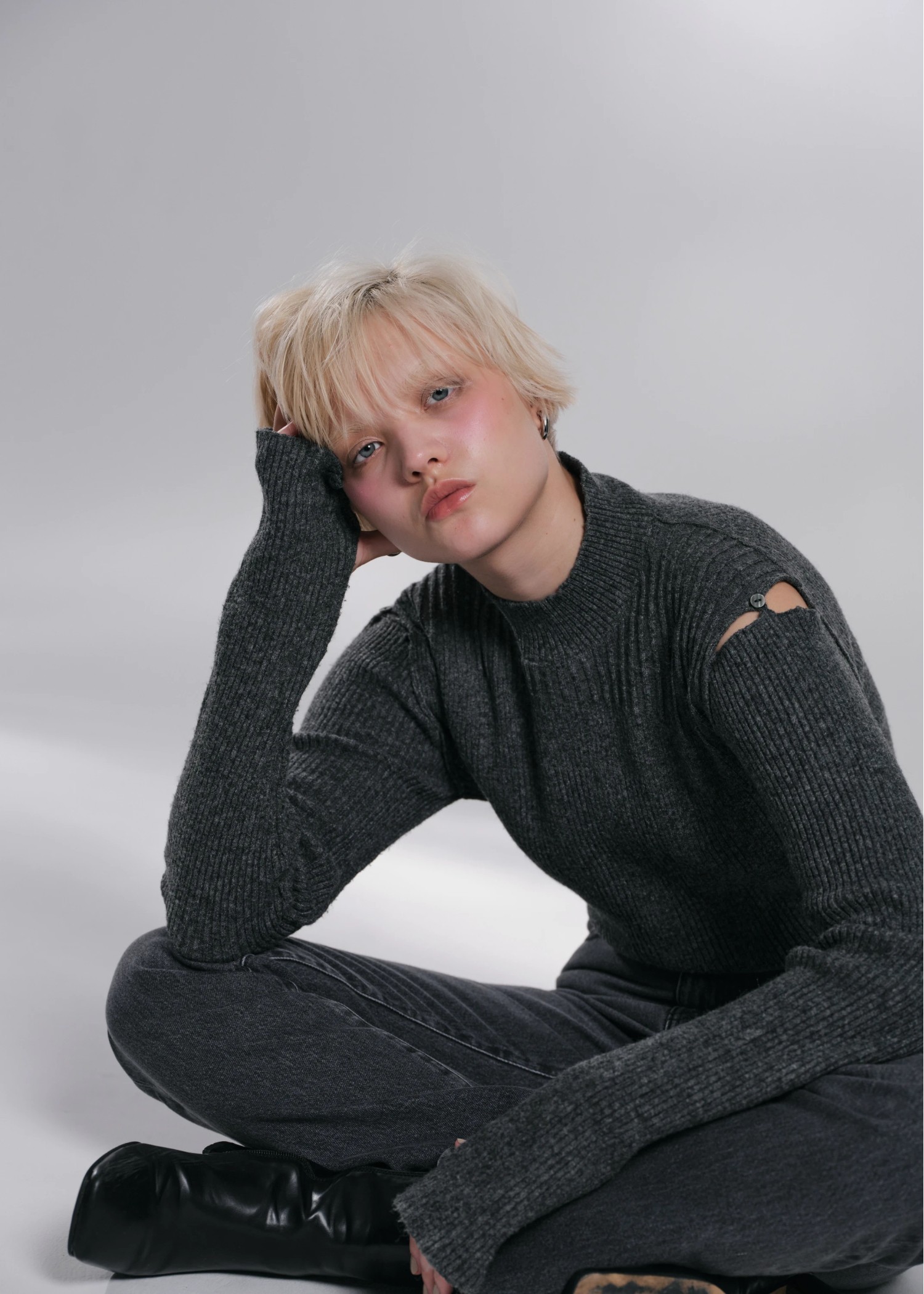 shoulder notch finger hole rib knit