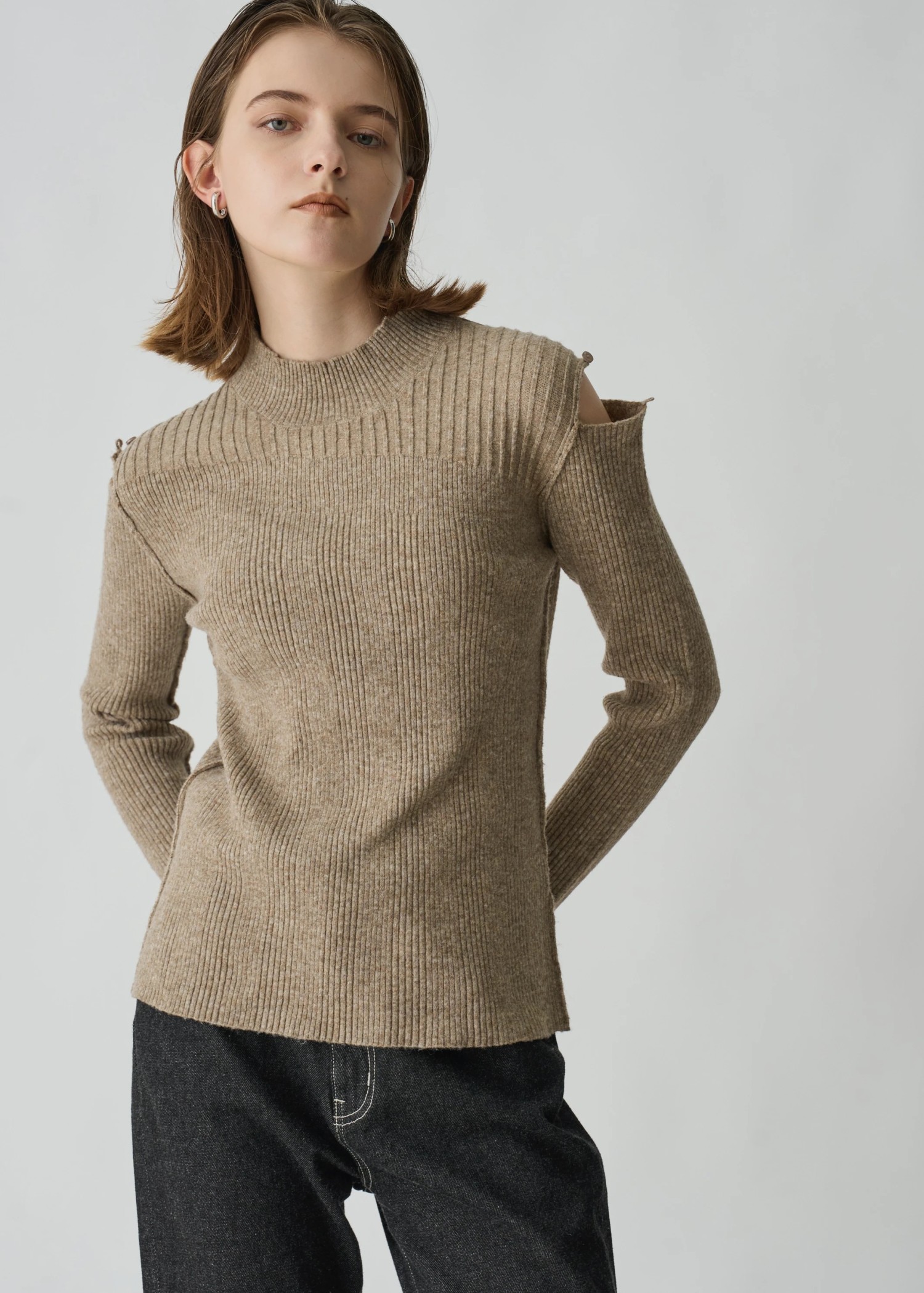 shoulder notch finger hole rib knit