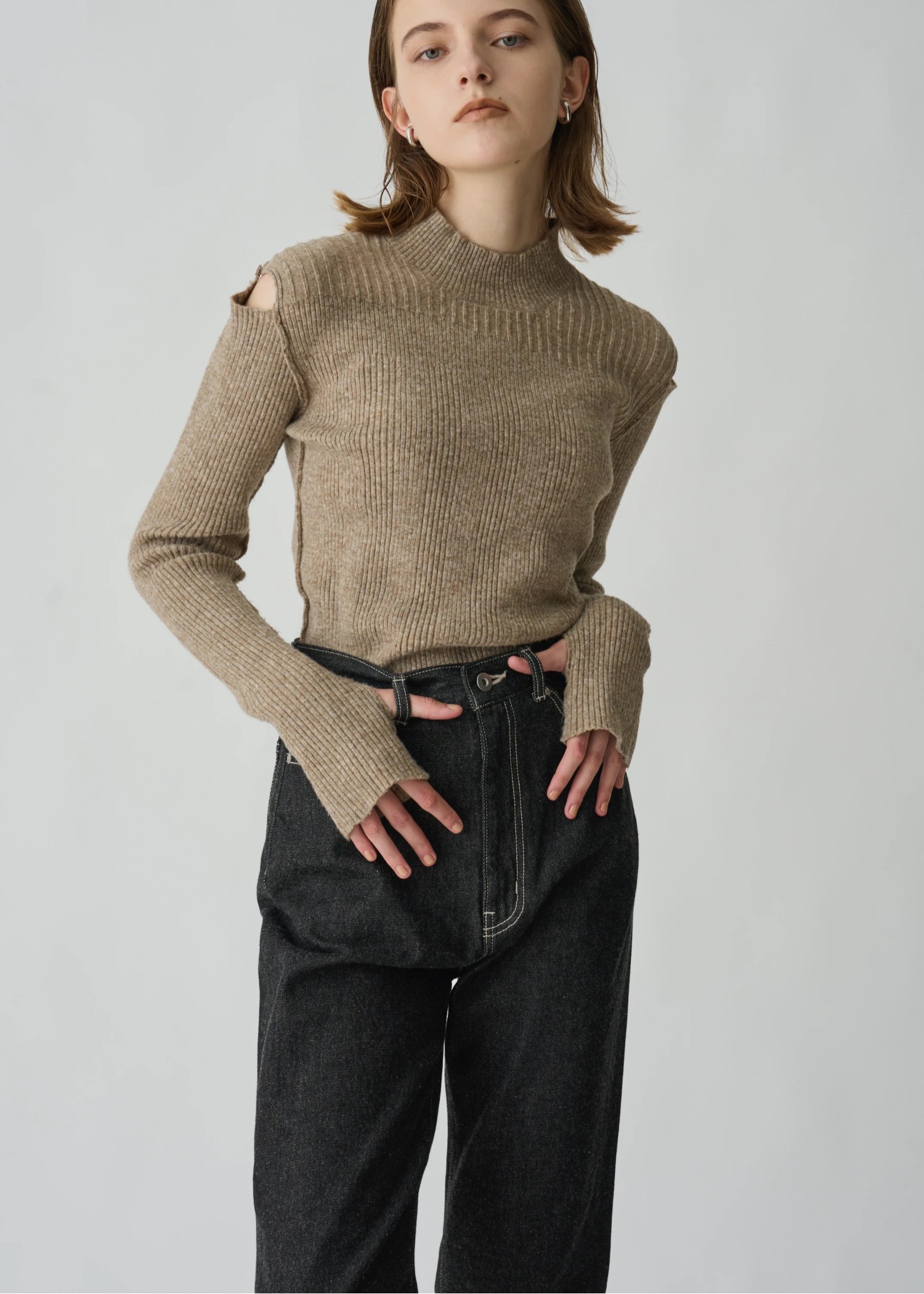 shoulder notch finger hole rib knit