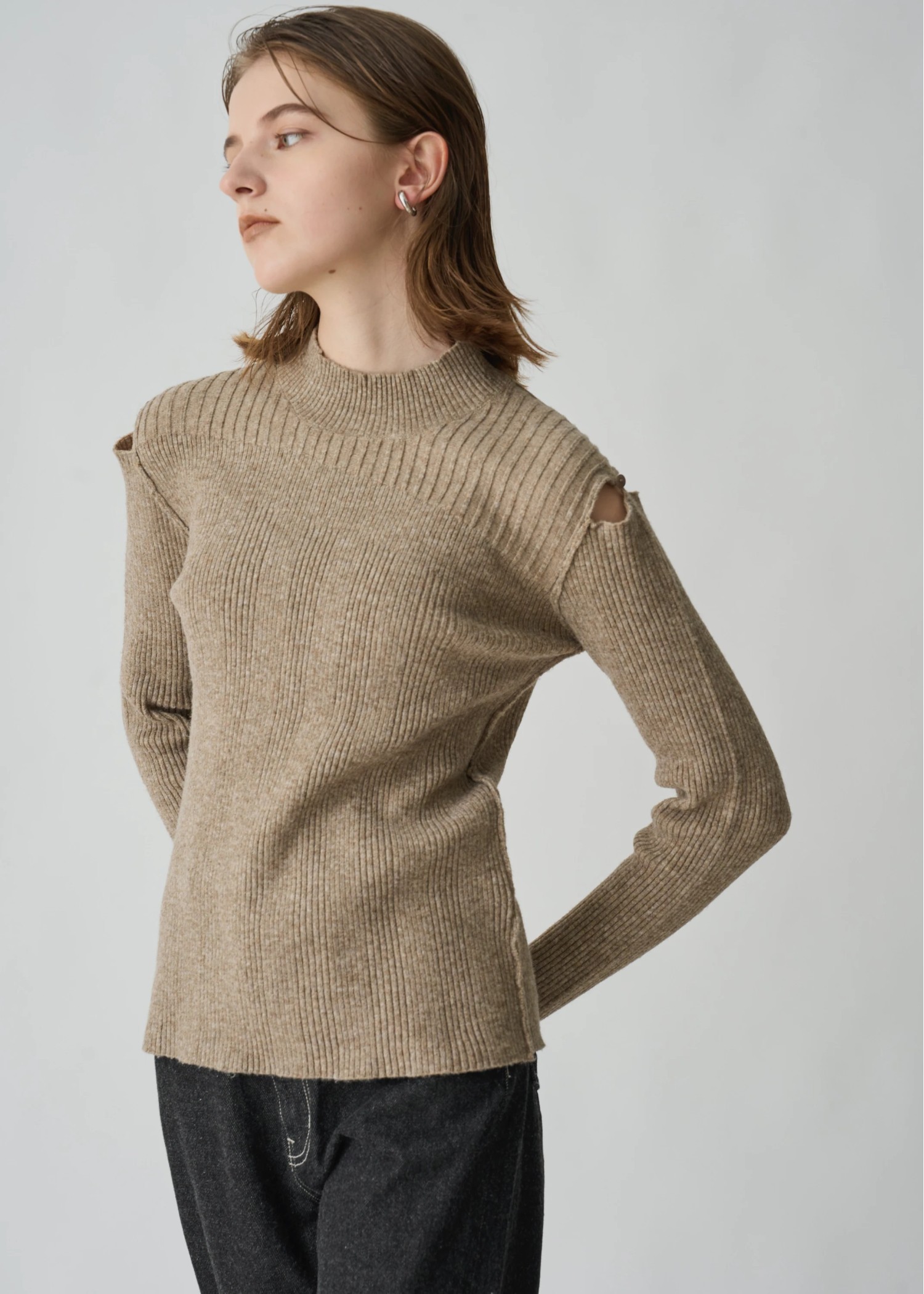 shoulder notch finger hole rib knit