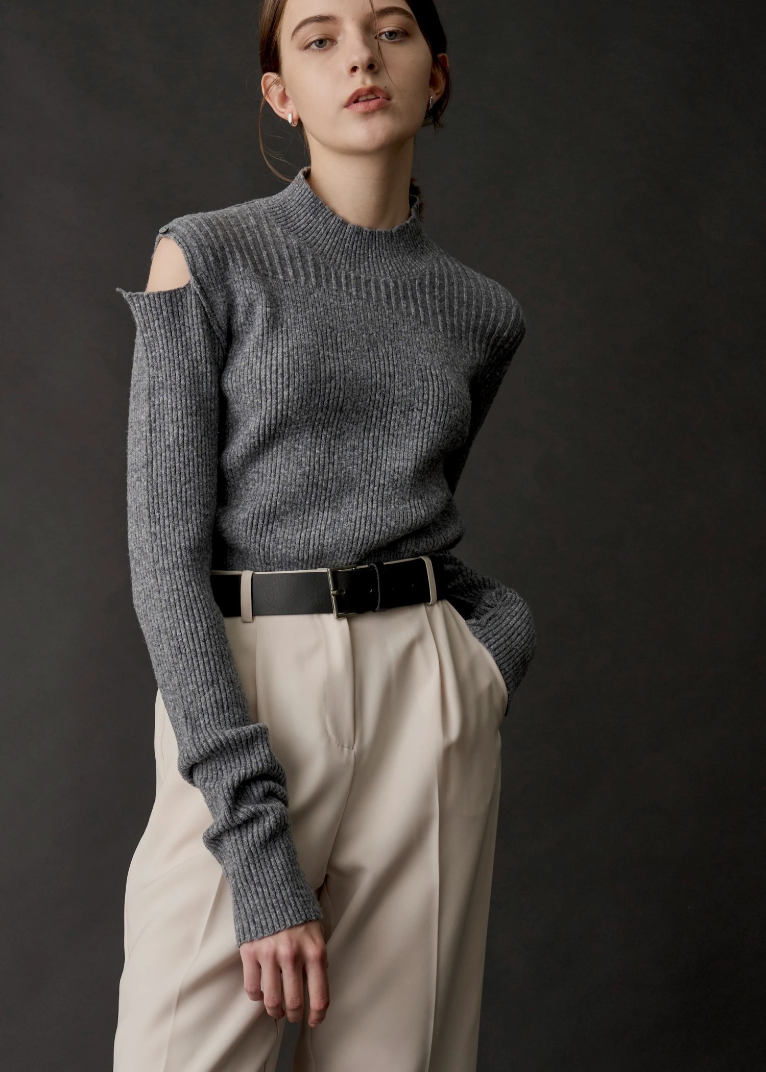 shoulder notch finger hole rib knit