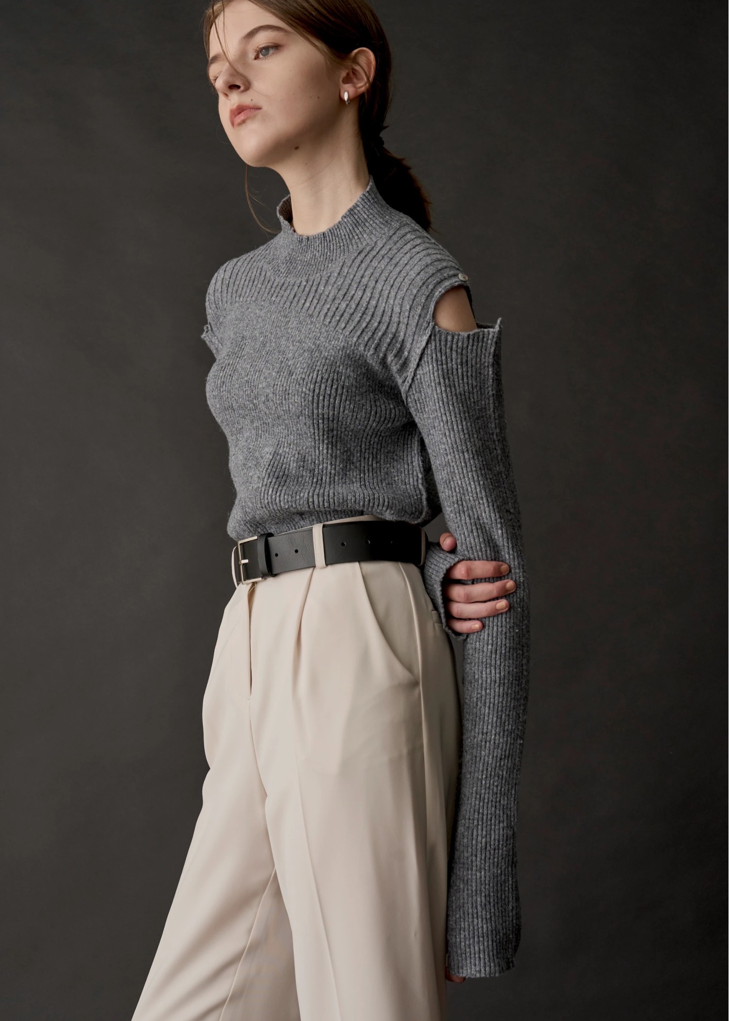 shoulder notch finger hole rib knit