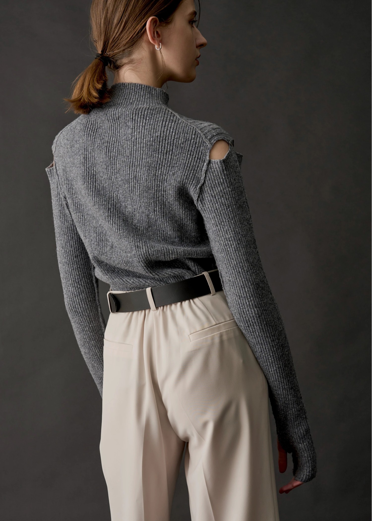 shoulder notch finger hole rib knit