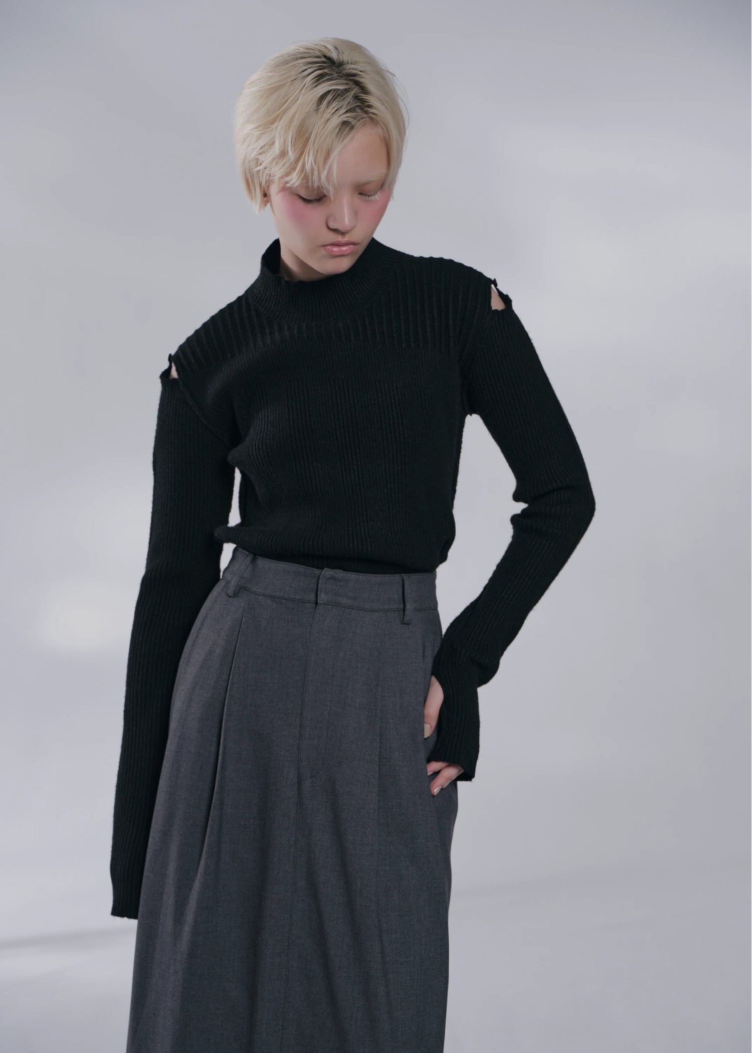 shoulder notch finger hole rib knit