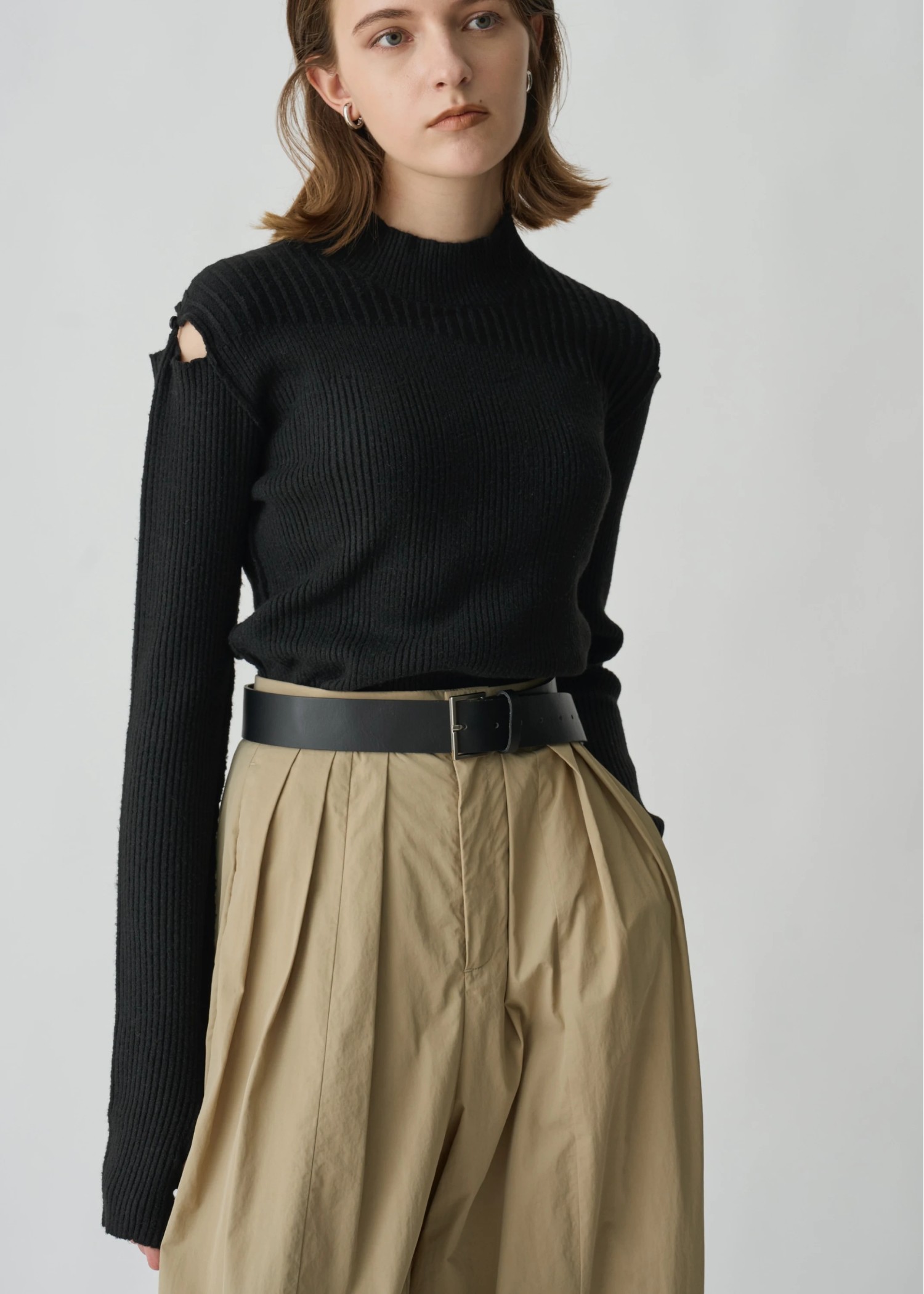 shoulder notch finger hole rib knit