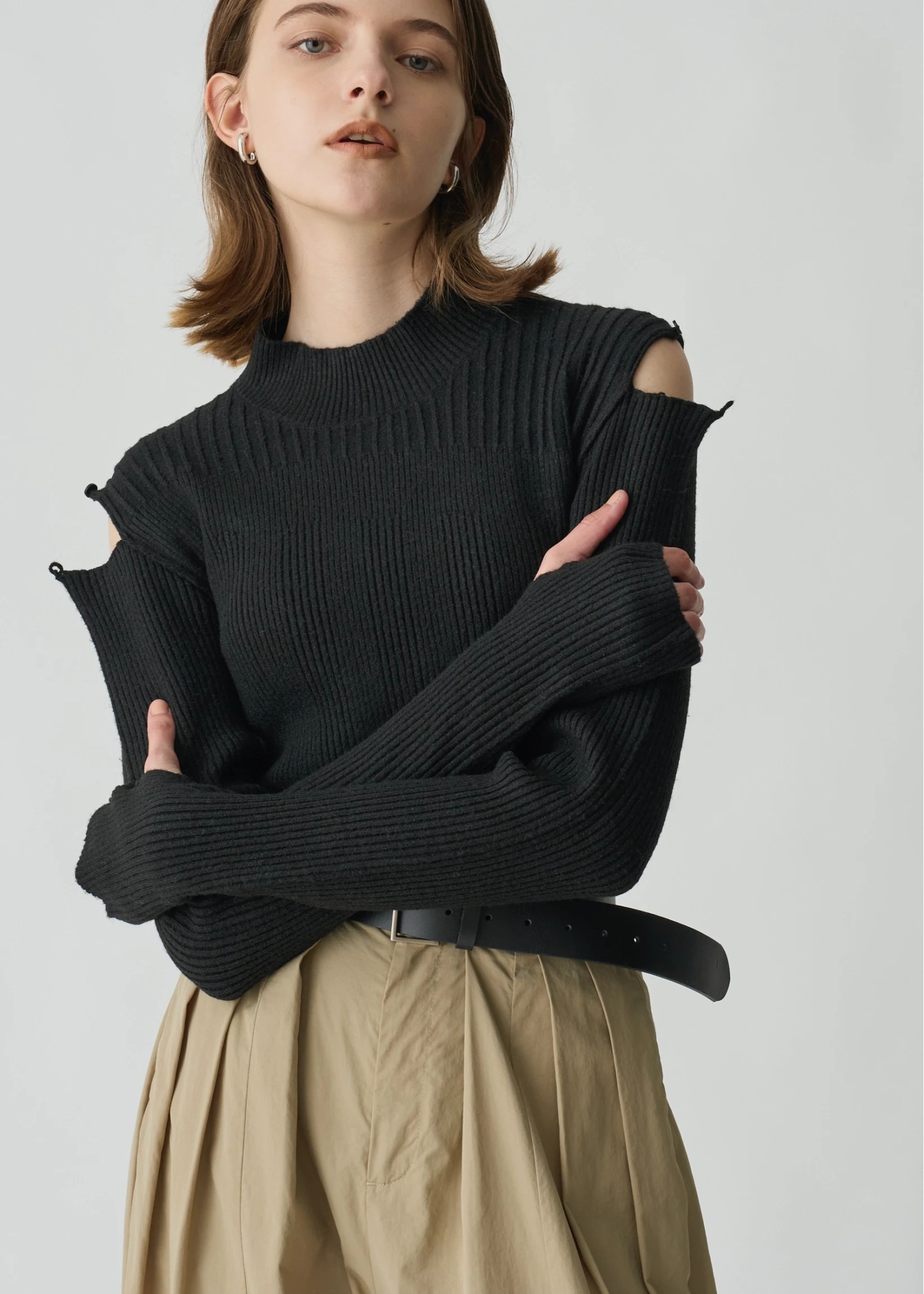 shoulder notch finger hole rib knit