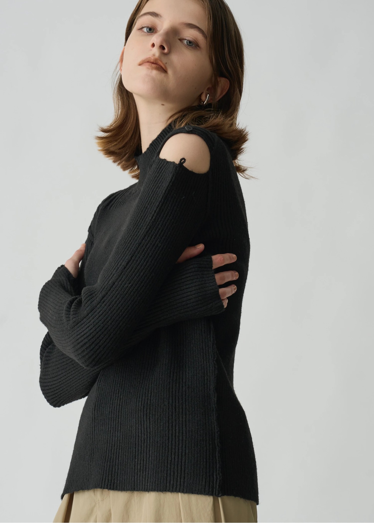 shoulder notch finger hole rib knit