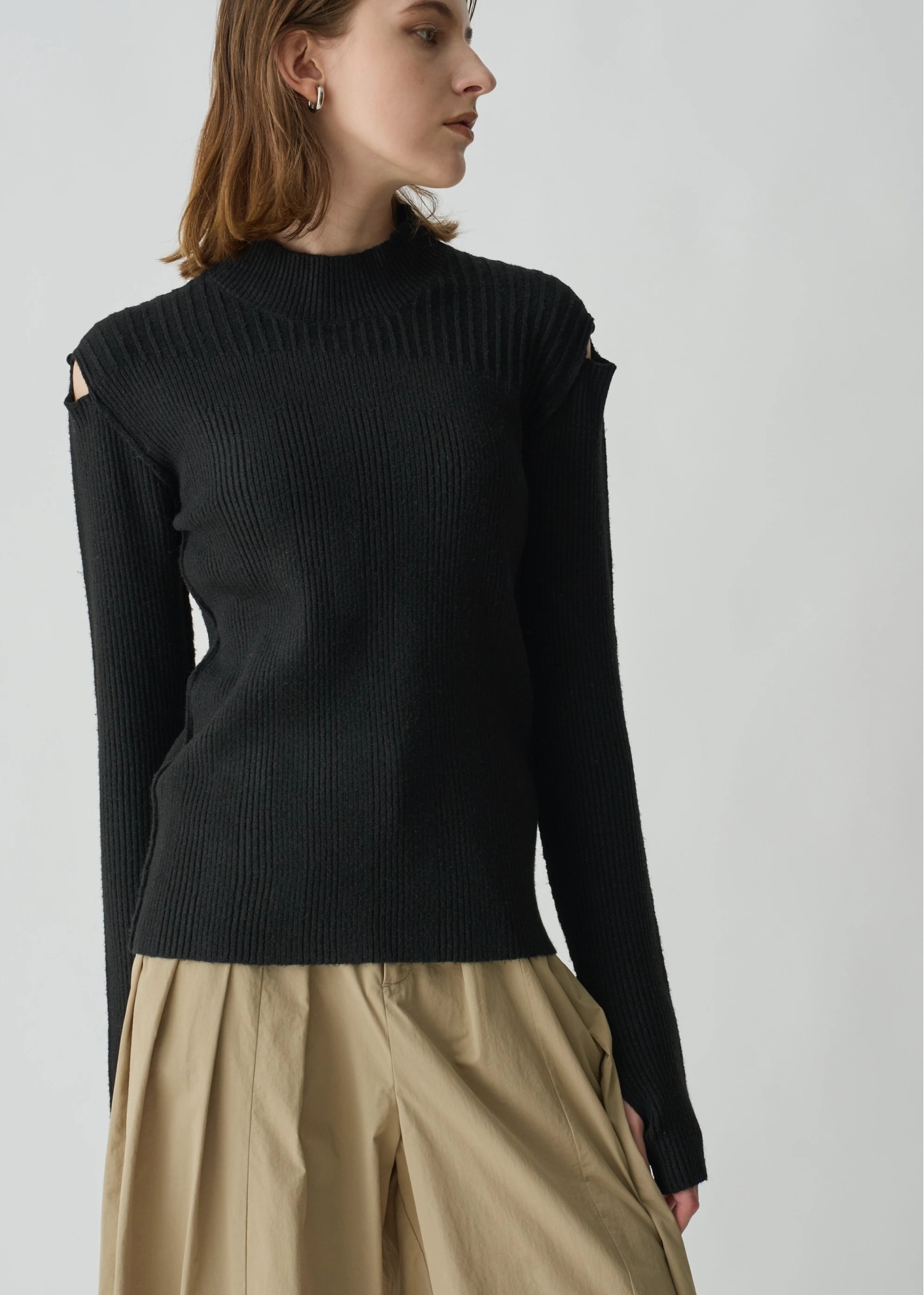 shoulder notch finger hole rib knit