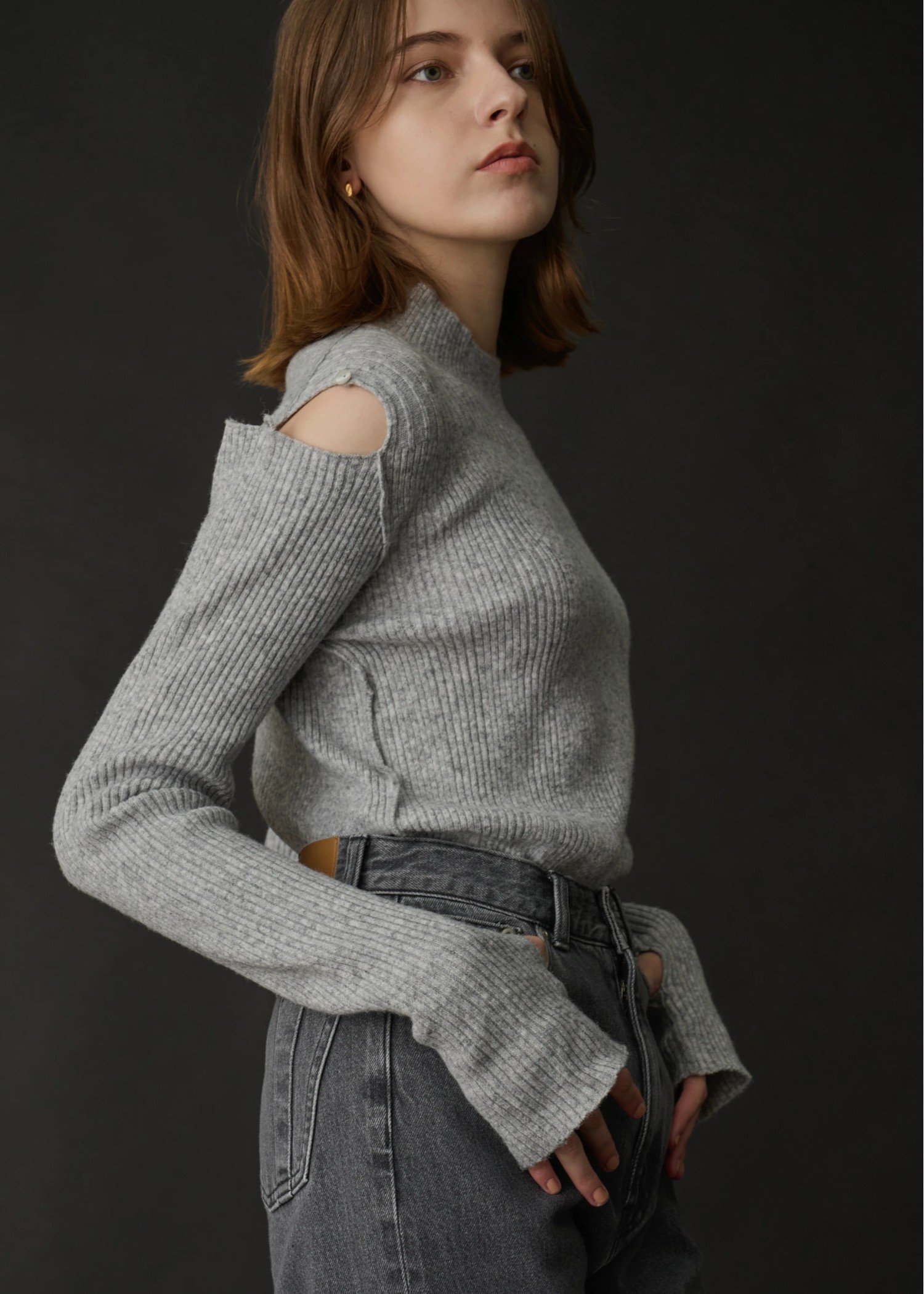 shoulder notch finger hole rib knit
