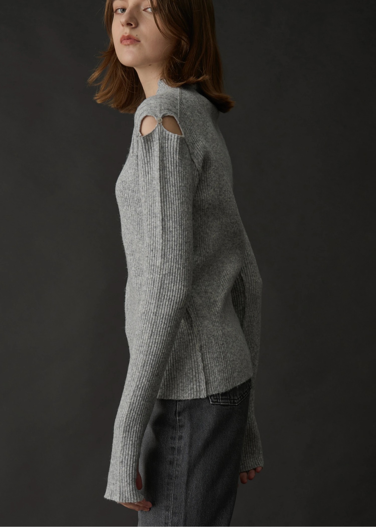 shoulder notch finger hole rib knit