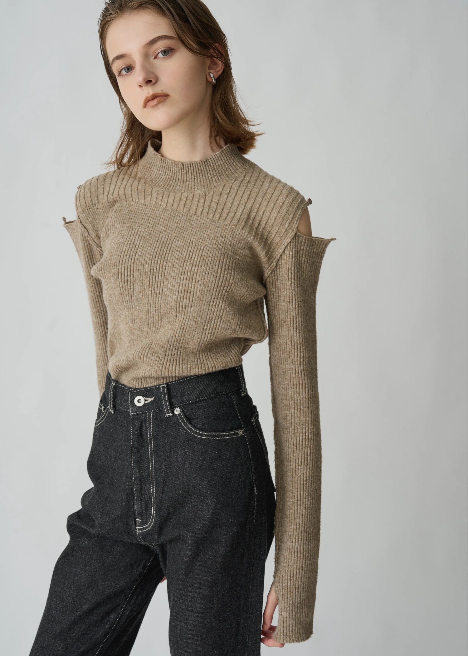 shoulder notch finger hole rib knit