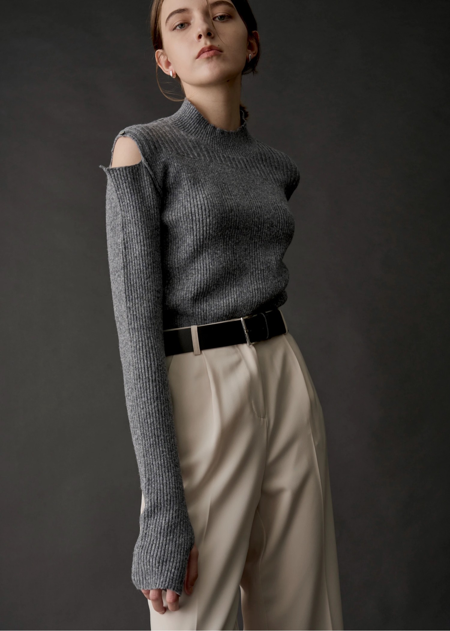 shoulder notch finger hole rib knit