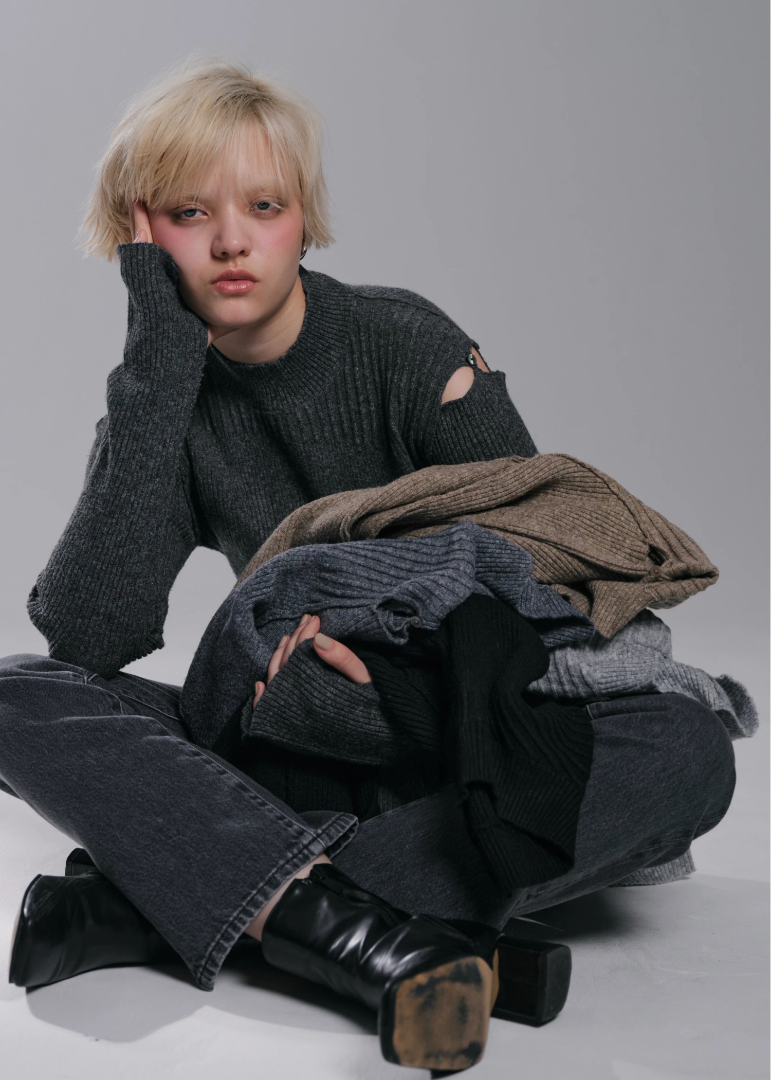 shoulder notch finger hole rib knit