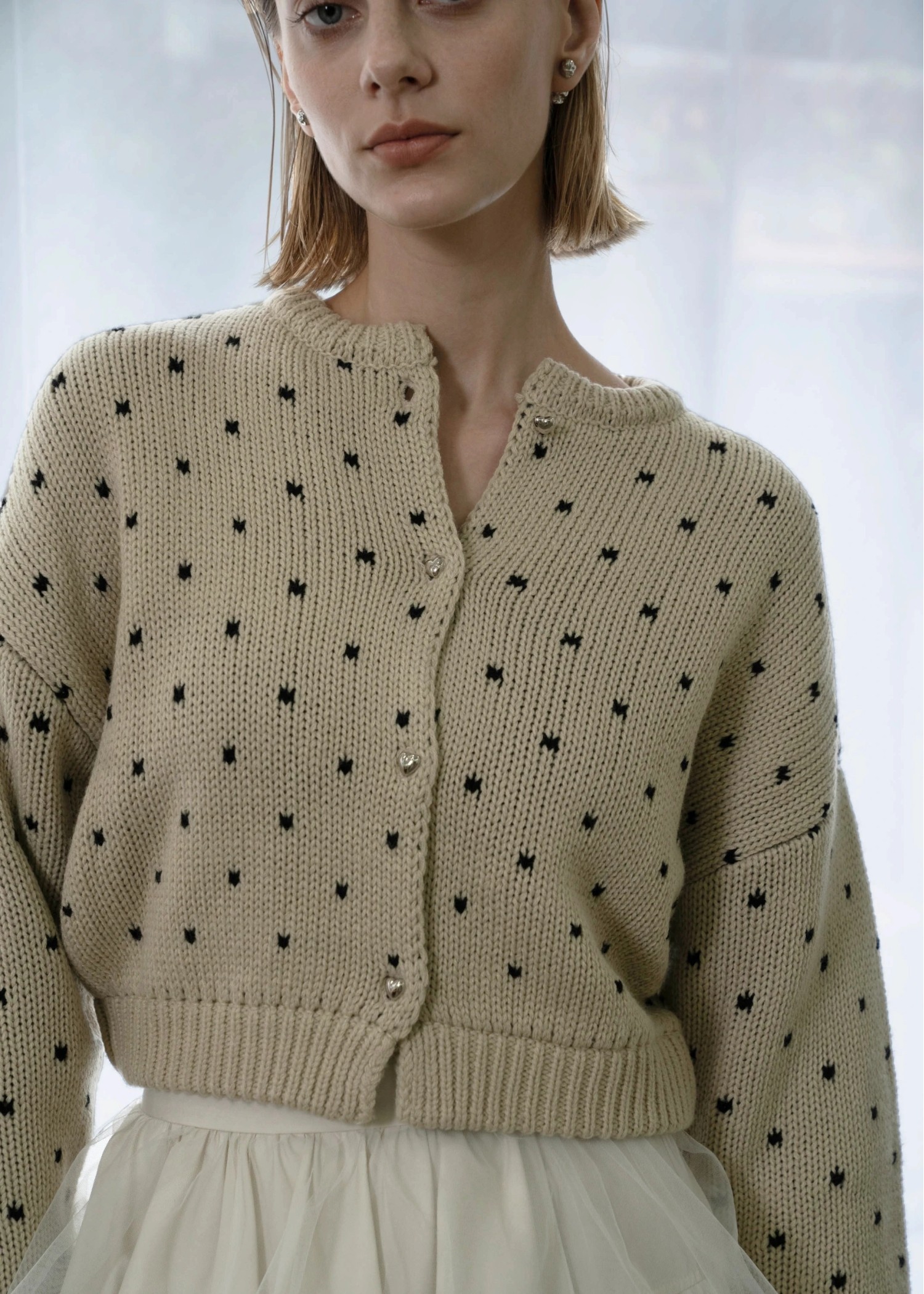heart dot jacquard reversible cropped knit cardigan