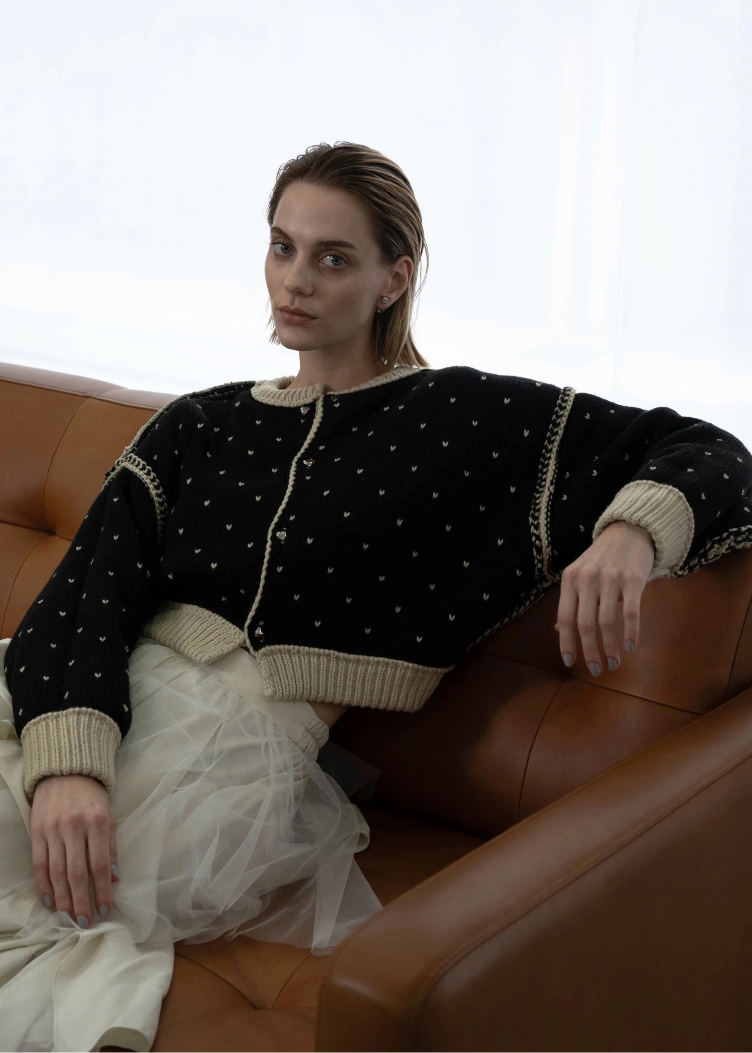 heart dot jacquard reversible cropped knit cardigan