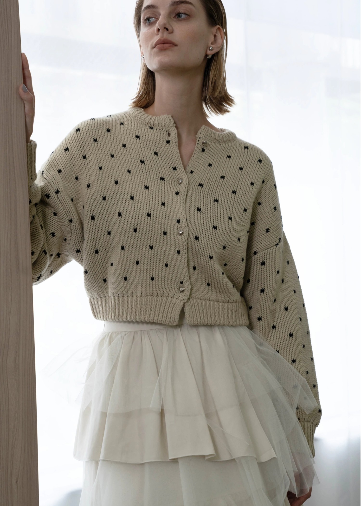 heart dot jacquard reversible cropped knit cardigan