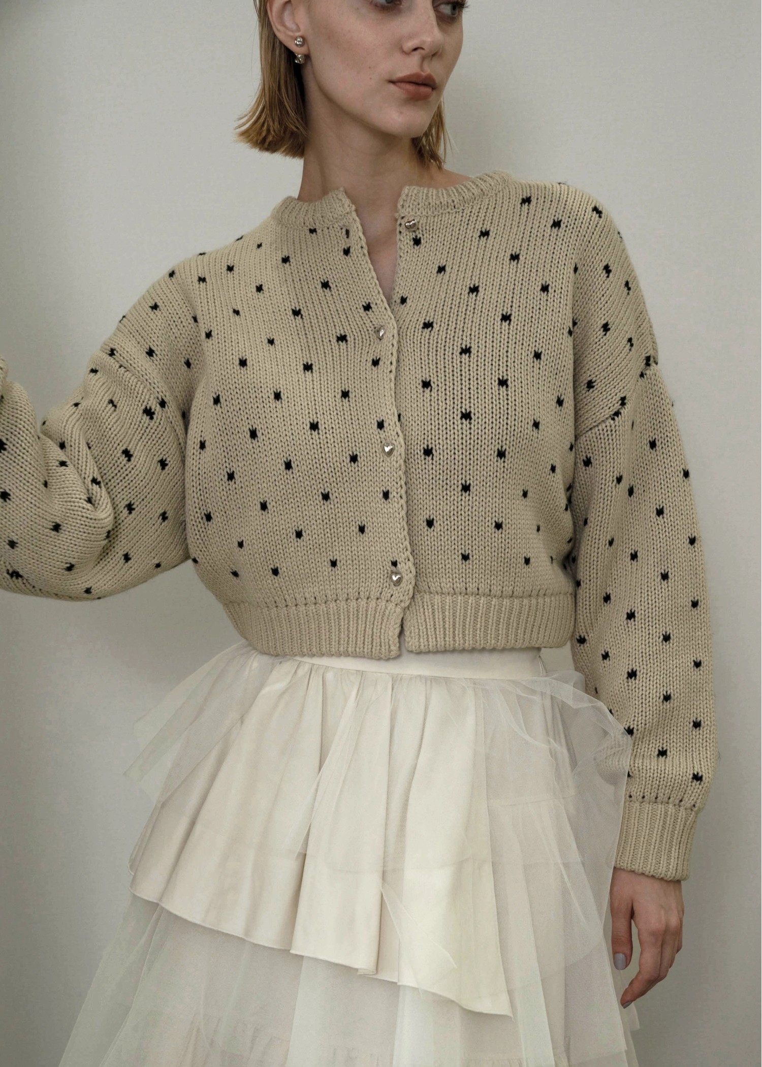 heart dot jacquard reversible cropped knit cardigan