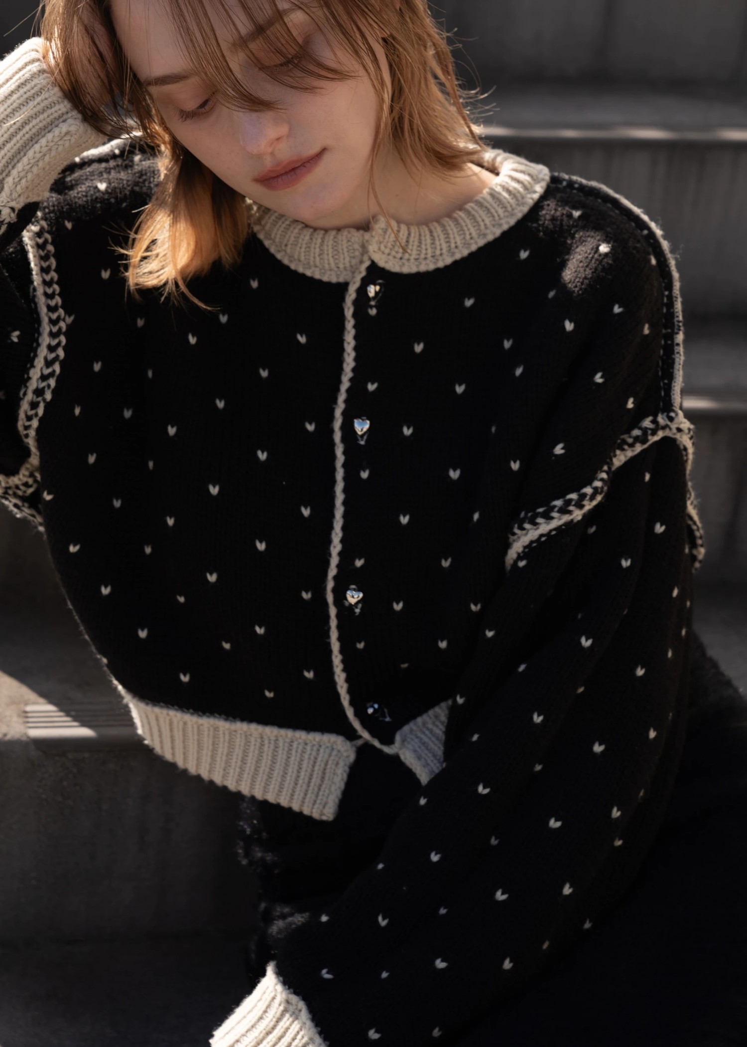 heart dot jacquard reversible cropped knit cardigan