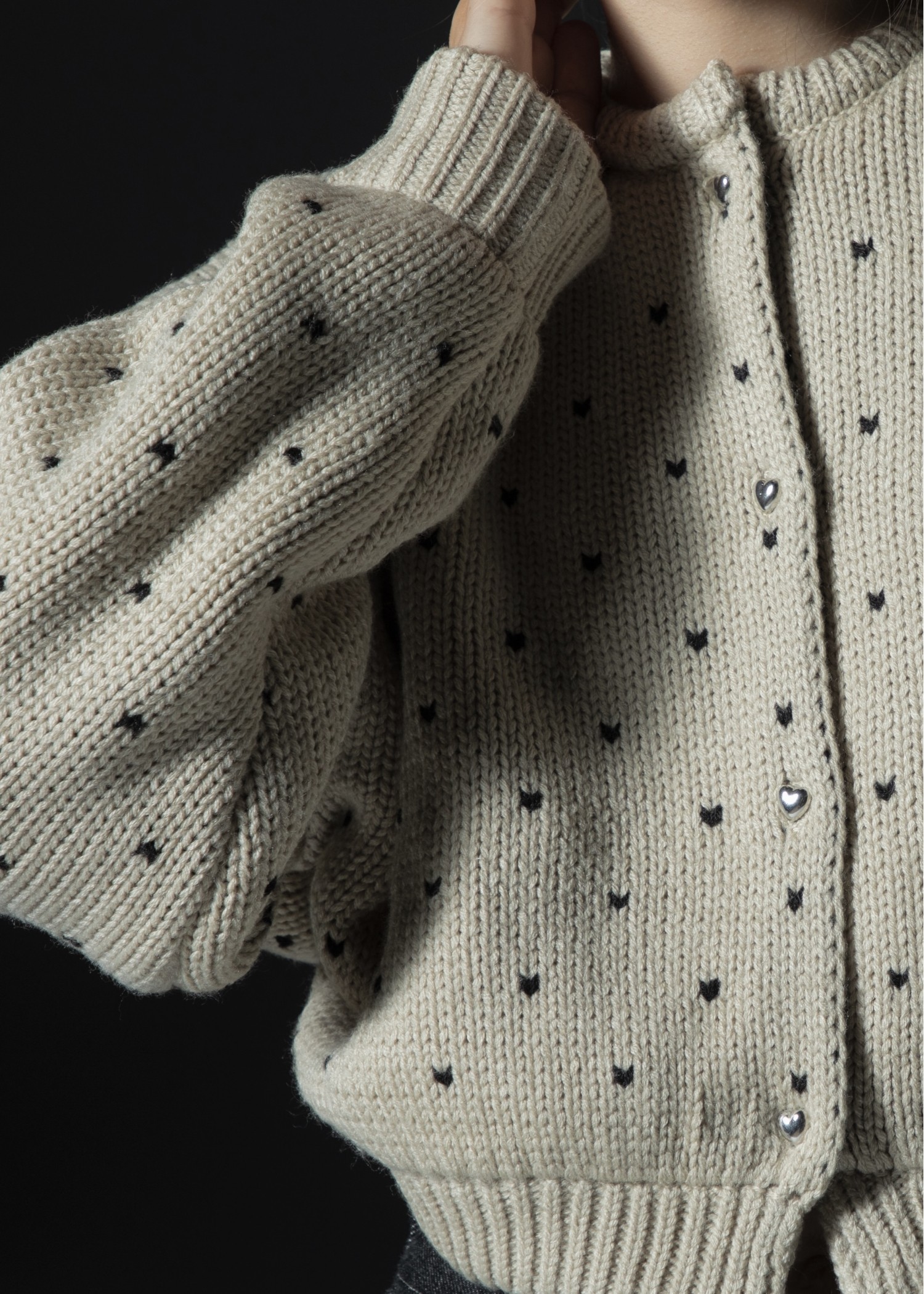 heart dot jacquard reversible cropped knit cardigan