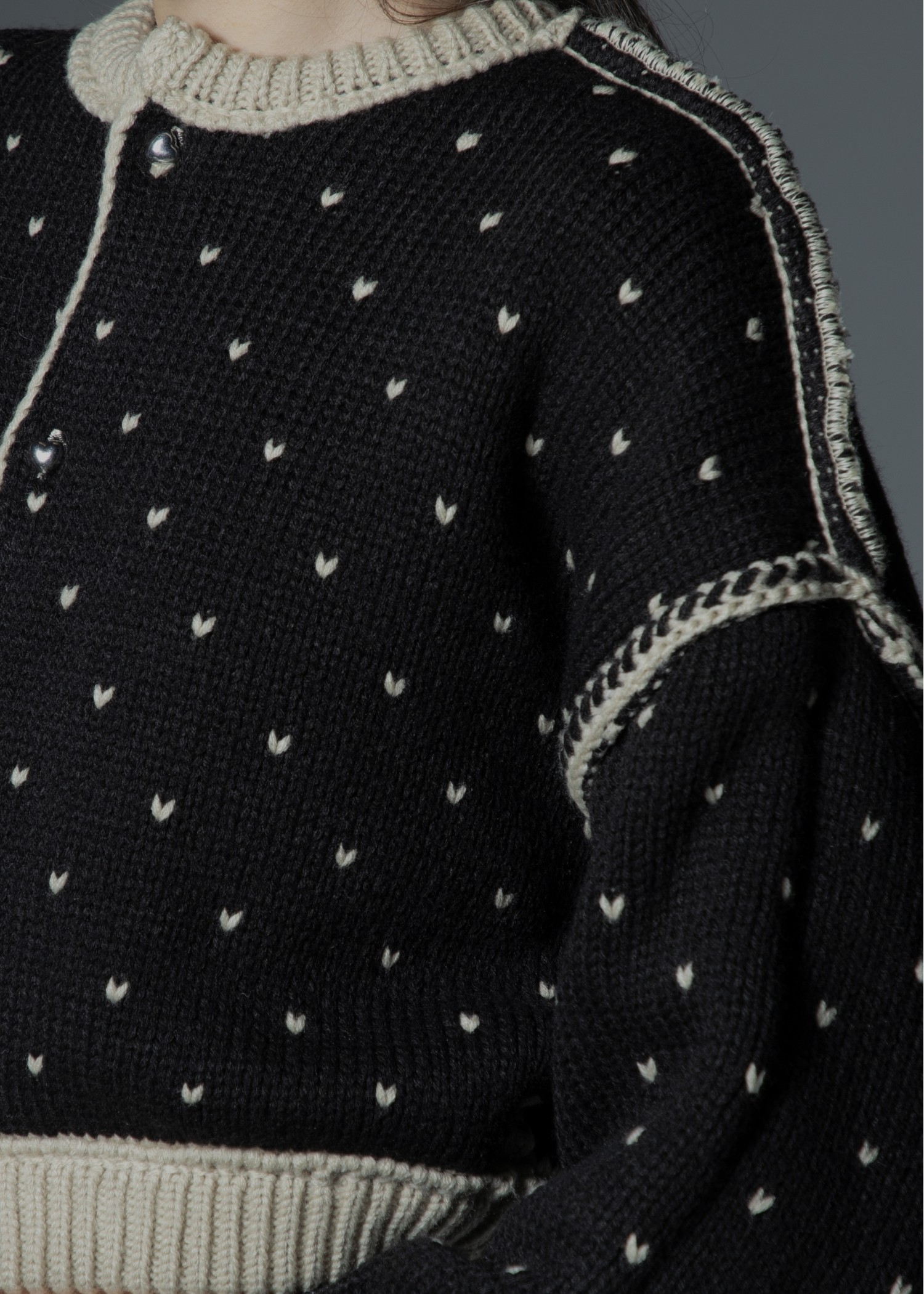 heart dot jacquard reversible cropped knit cardigan