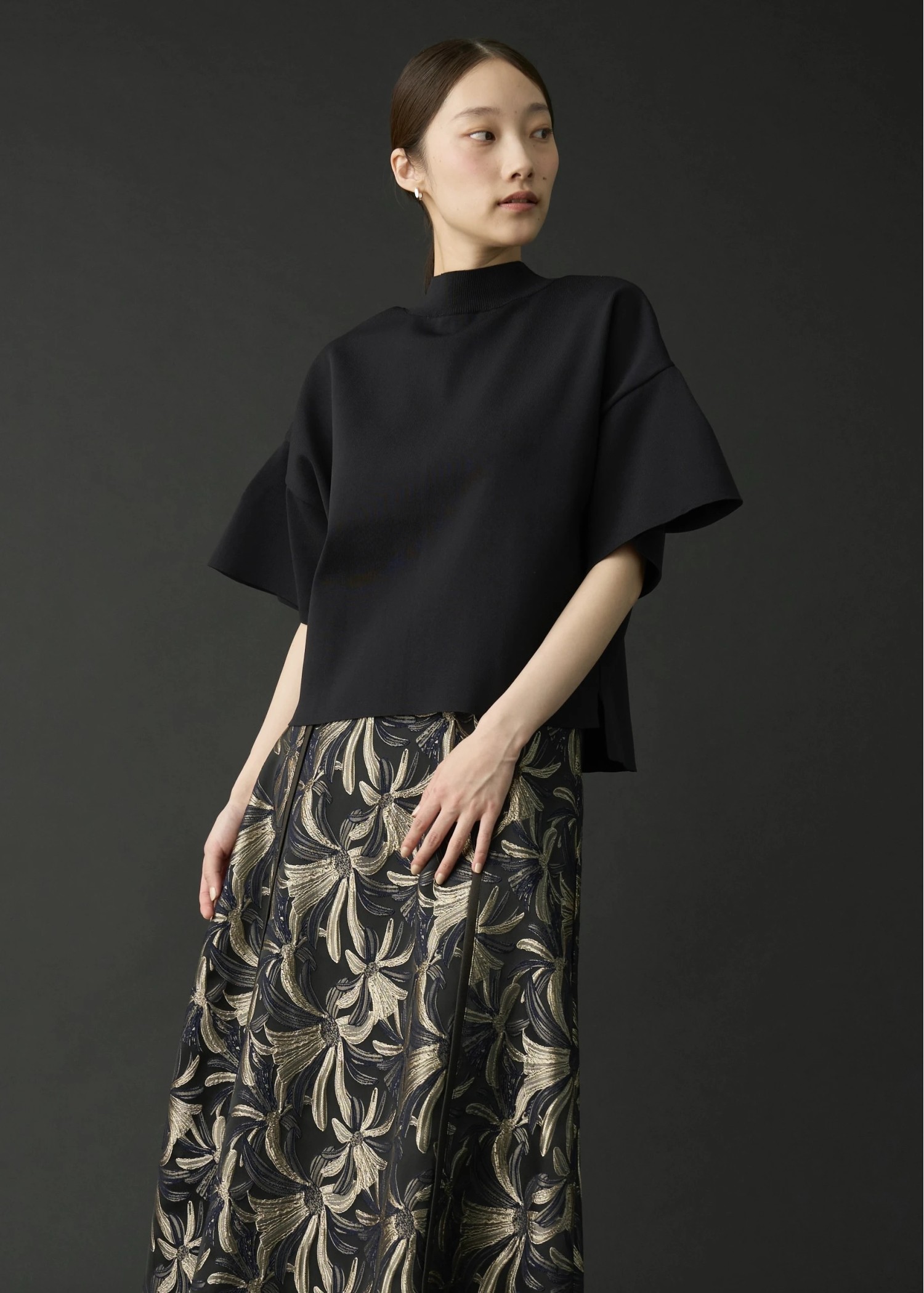 mockneck half sleeve tuck knit