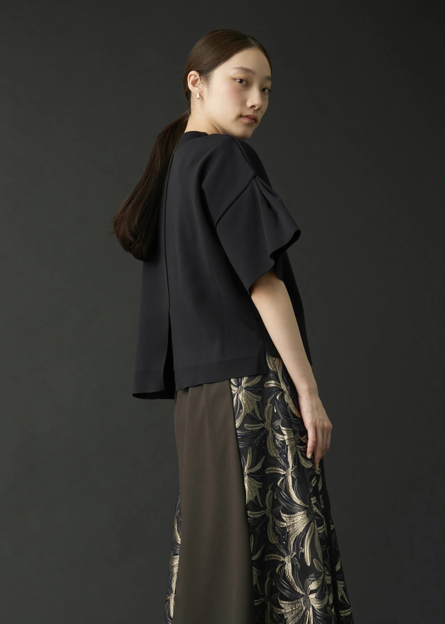 mockneck half sleeve tuck knit