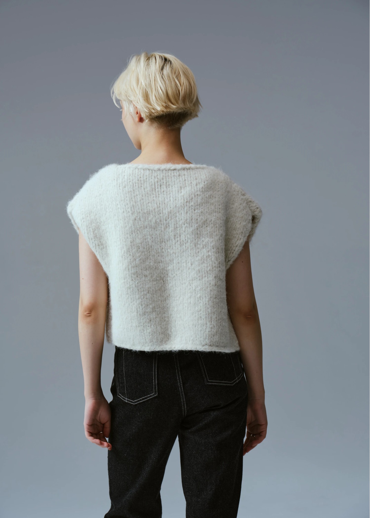 handmade random pearl knit vest