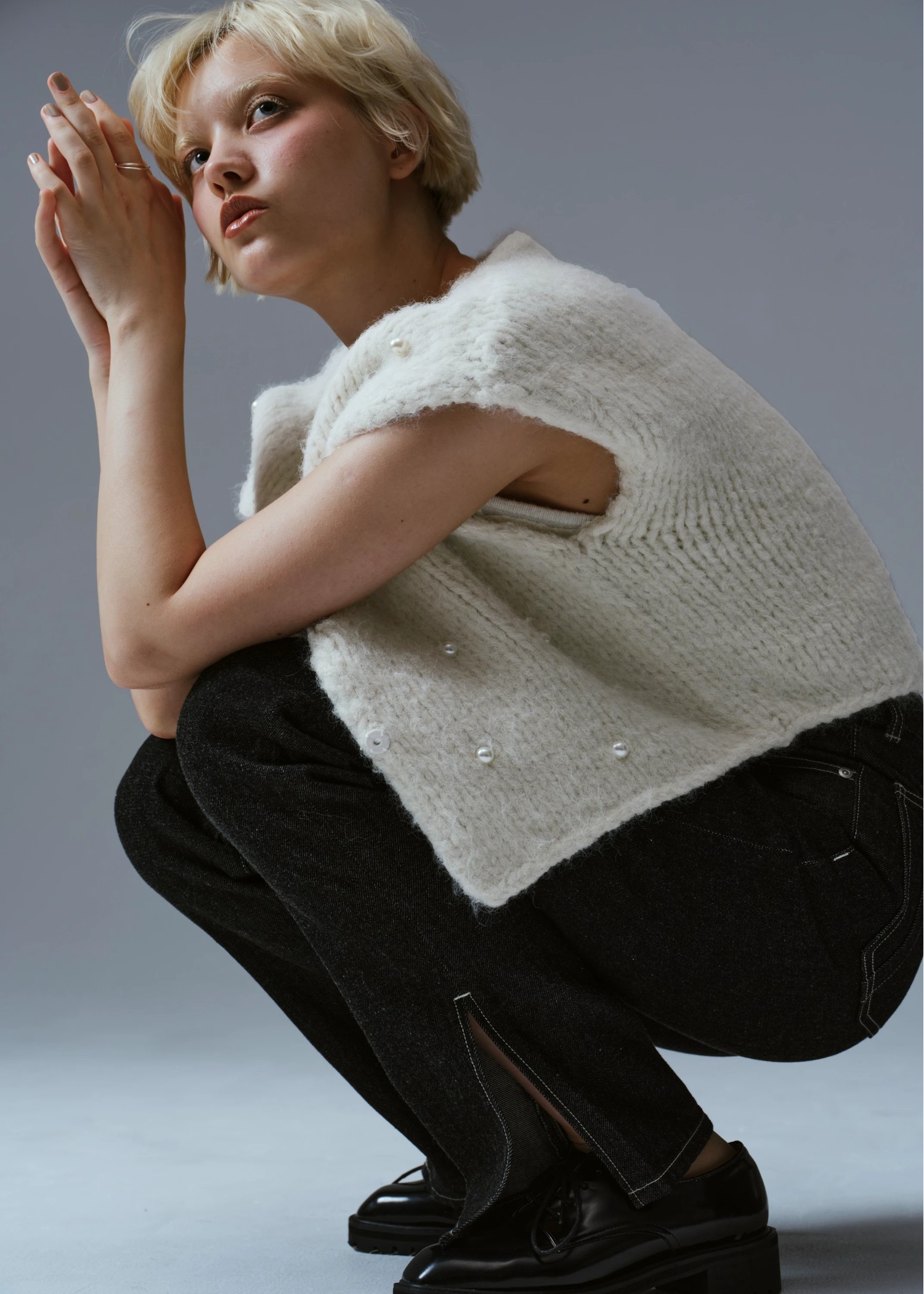 handmade random pearl knit vest