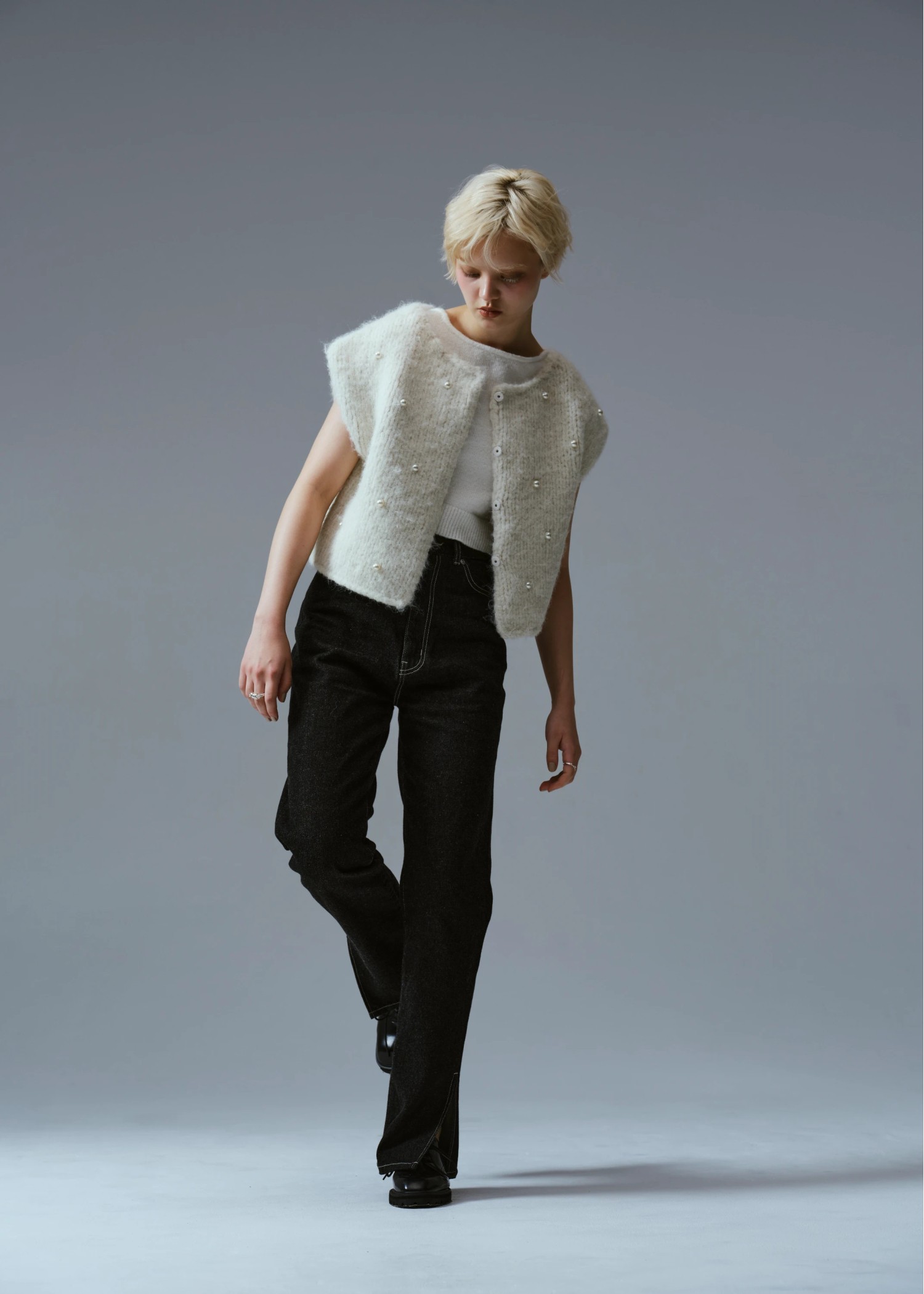 handmade random pearl knit vest