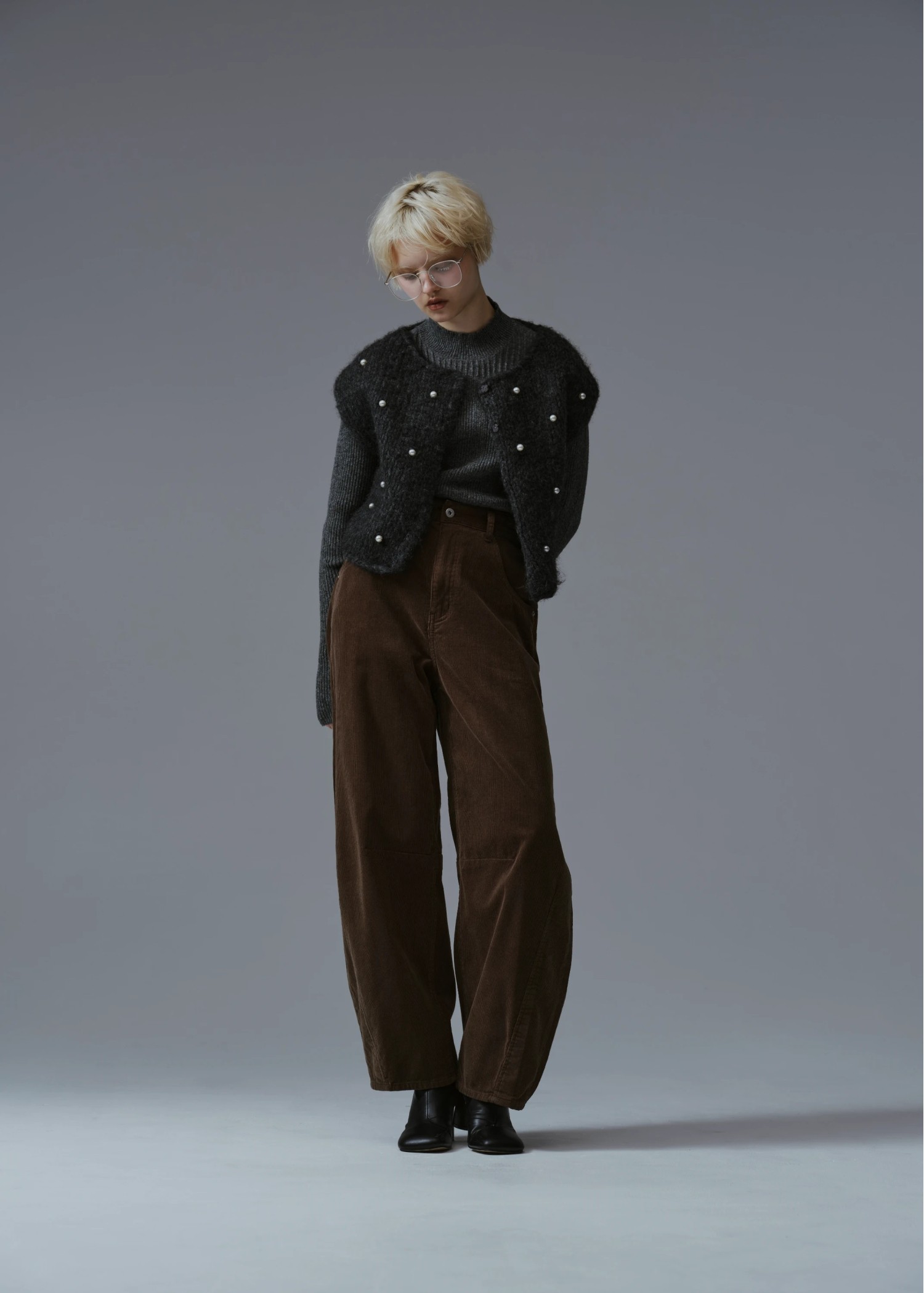 handmade random pearl knit vest