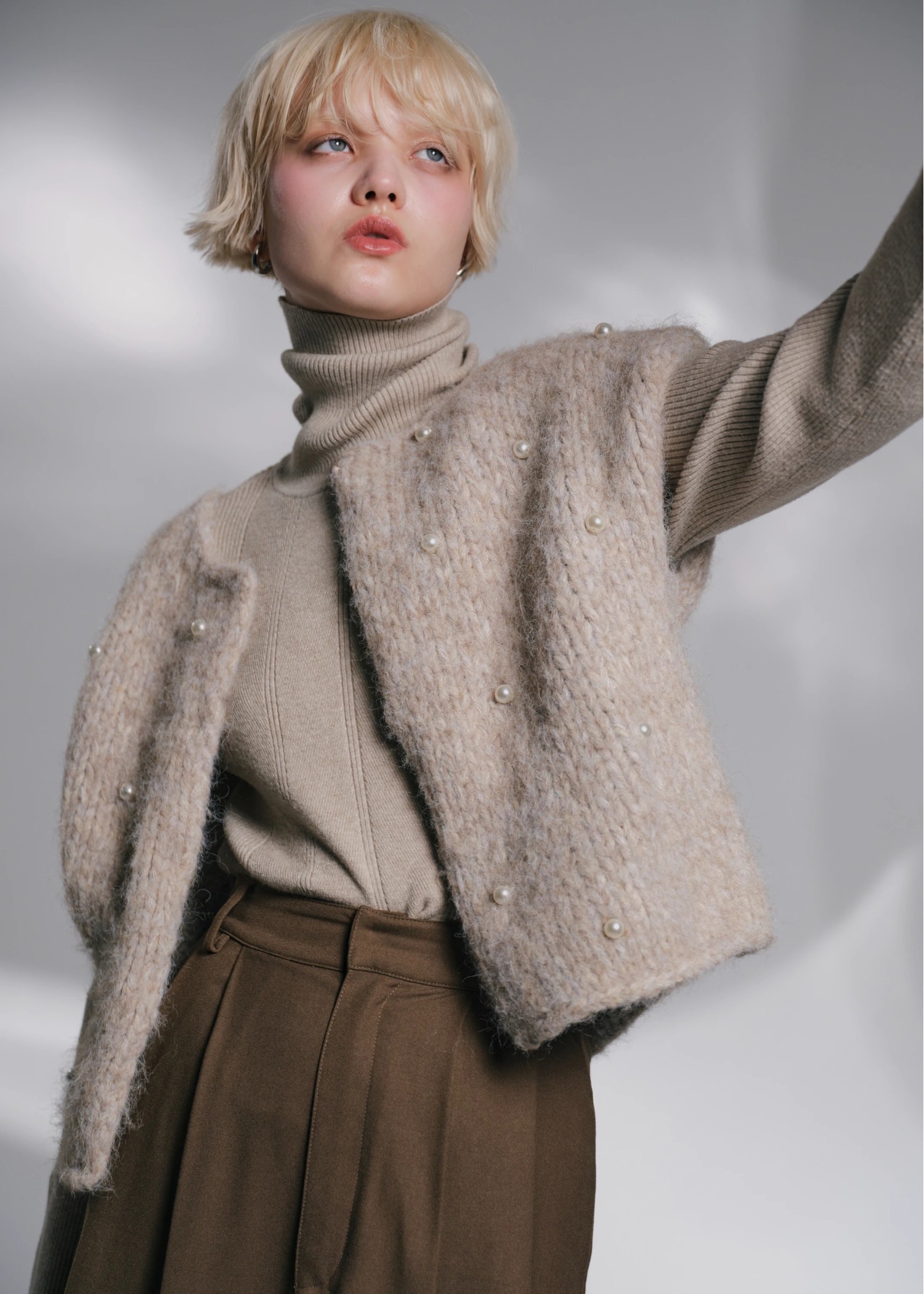 handmade random pearl knit vest