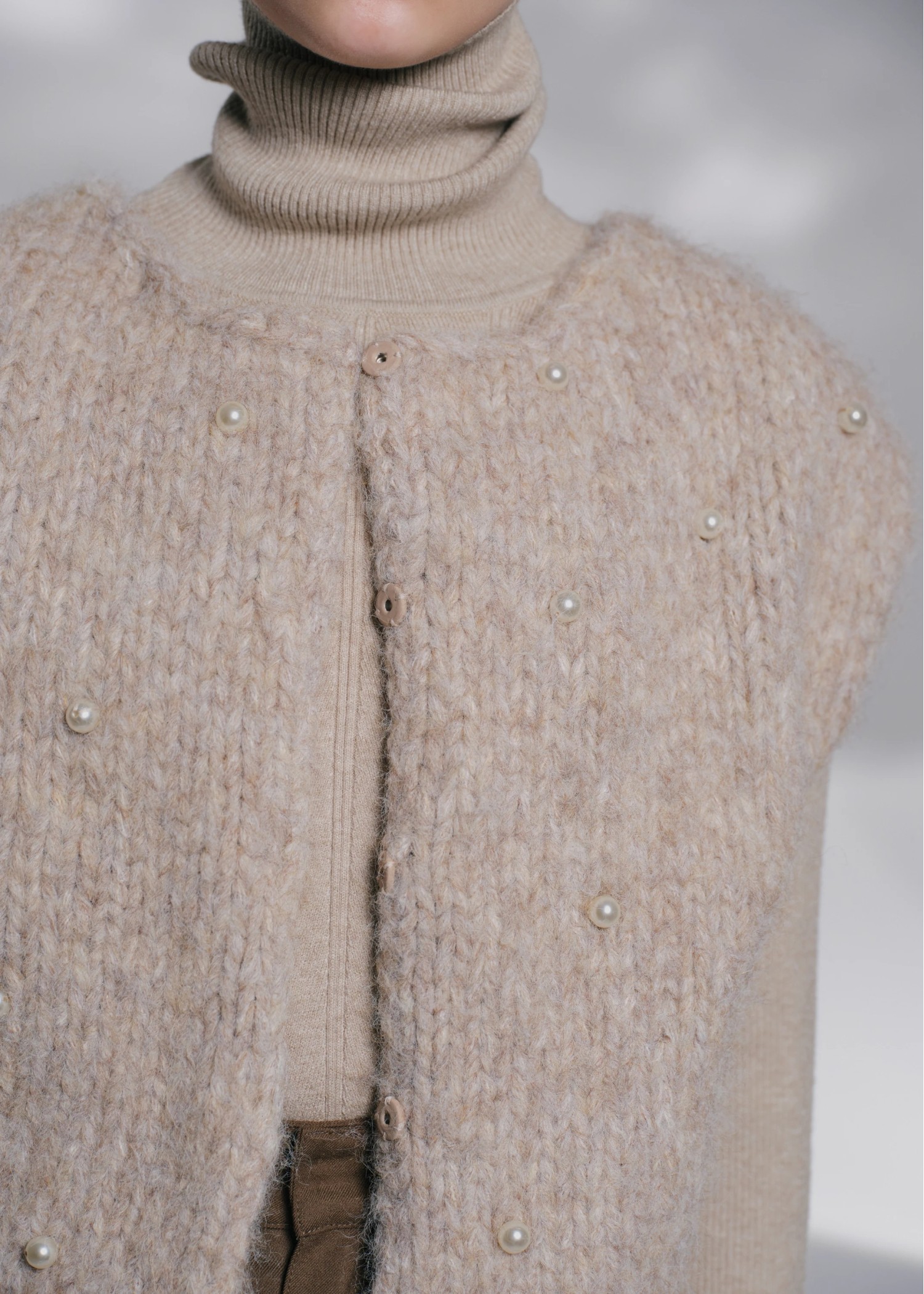 handmade random pearl knit vest